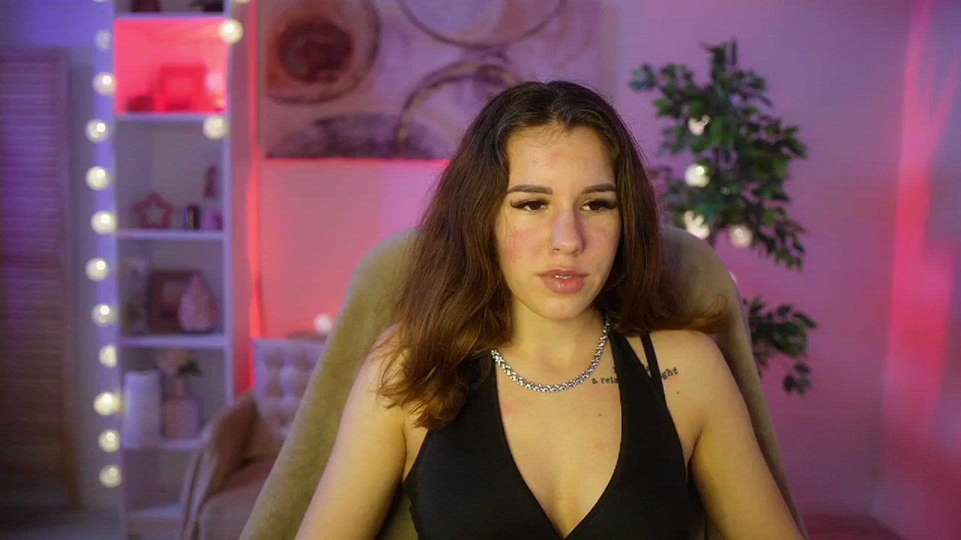 Gallery image thumbnail from Alyssa_Hall's myfreecams stream on, 04/03/2025, 14:51 image 3 of 20