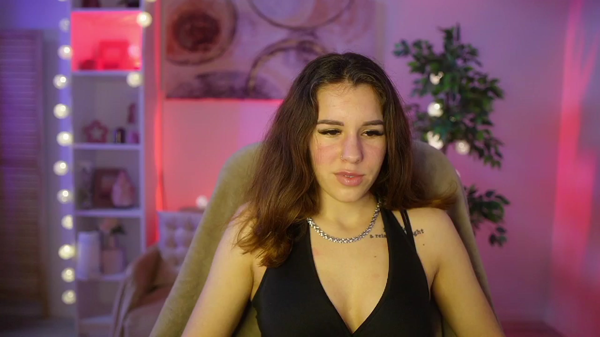 Gallery image thumbnail from Alyssa_Hall's myfreecams stream on, 04/03/2025, 14:51 image 4 of 20