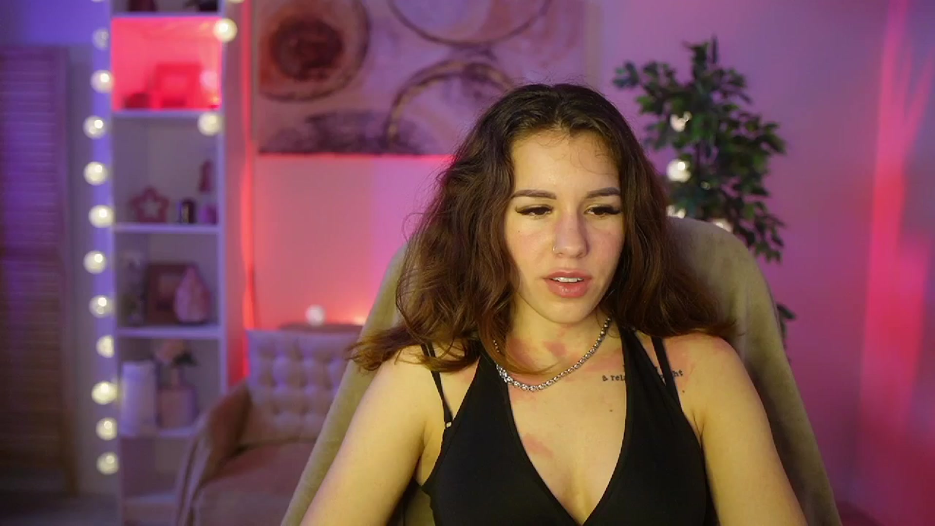 Gallery image thumbnail from Alyssa_Hall's myfreecams stream on, 04/03/2025, 14:51 image 18 of 20