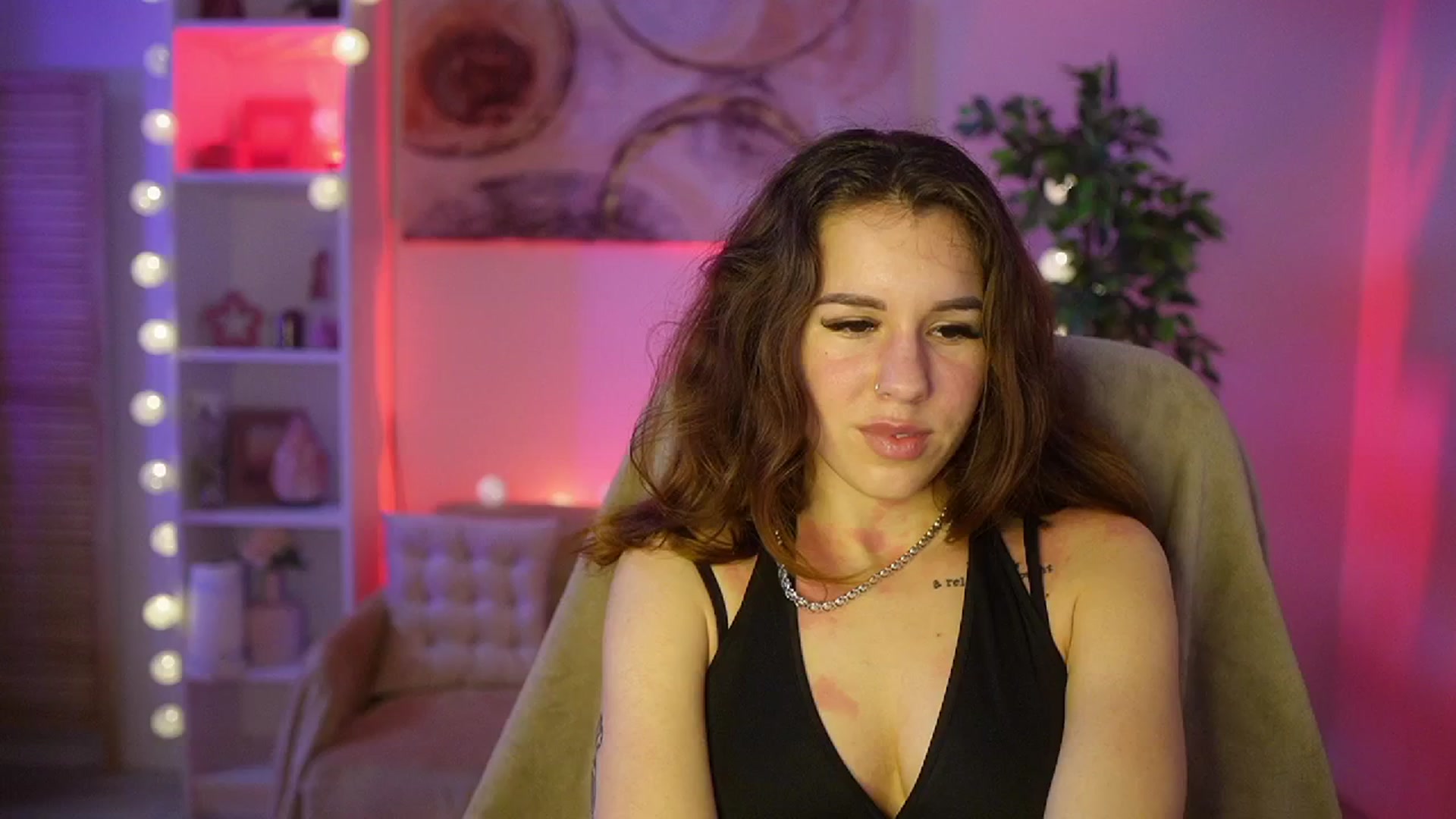 Gallery image thumbnail from Alyssa_Hall's myfreecams stream on, 04/03/2025, 14:51 image 17 of 20