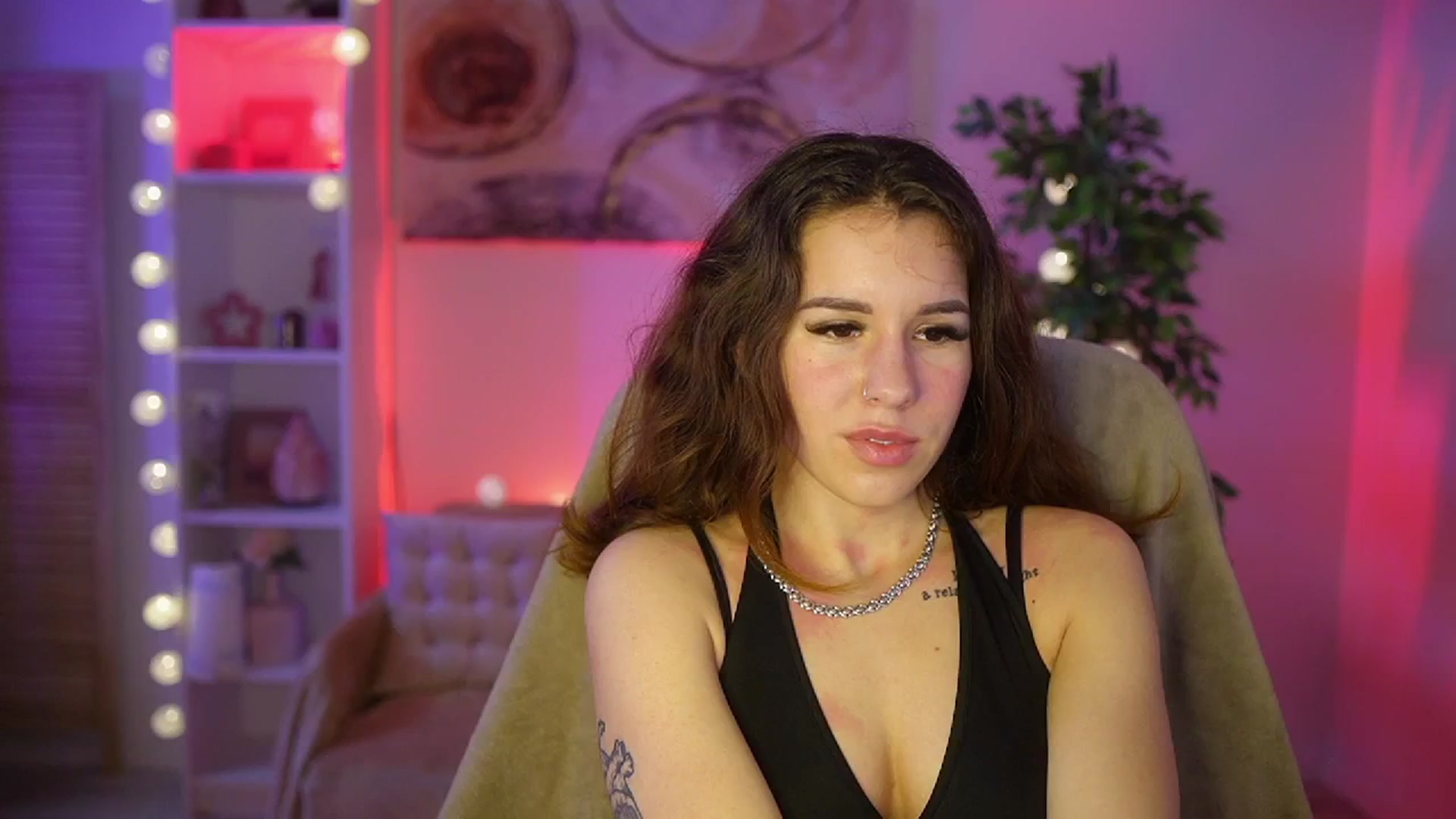 Gallery image thumbnail from Alyssa_Hall's myfreecams stream on, 04/03/2025, 14:51 image 20 of 20