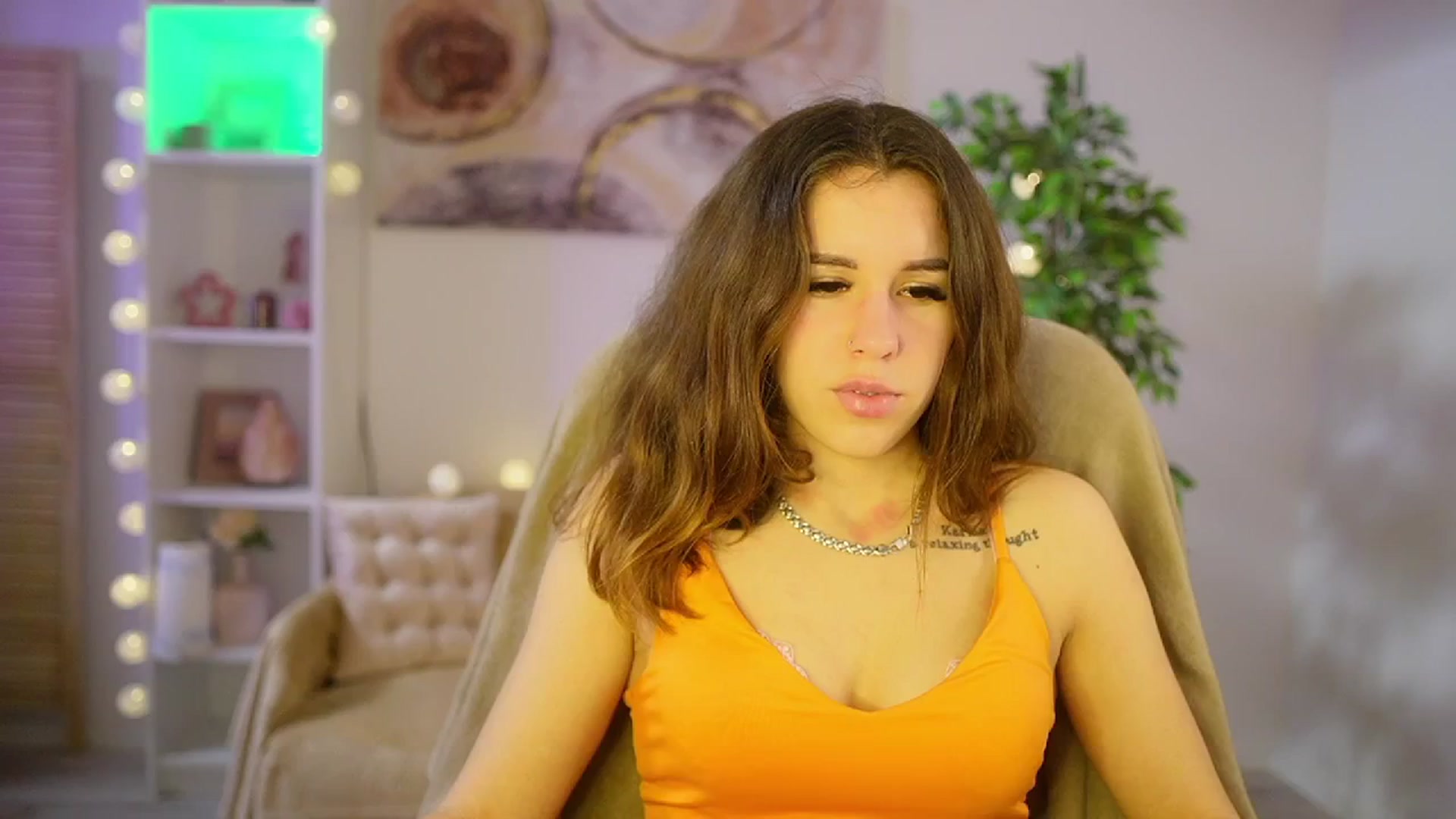 Gallery image thumbnail from Alyssa_Hall's myfreecams stream on, 04/04/2025, 15:04 image 2 of 20
