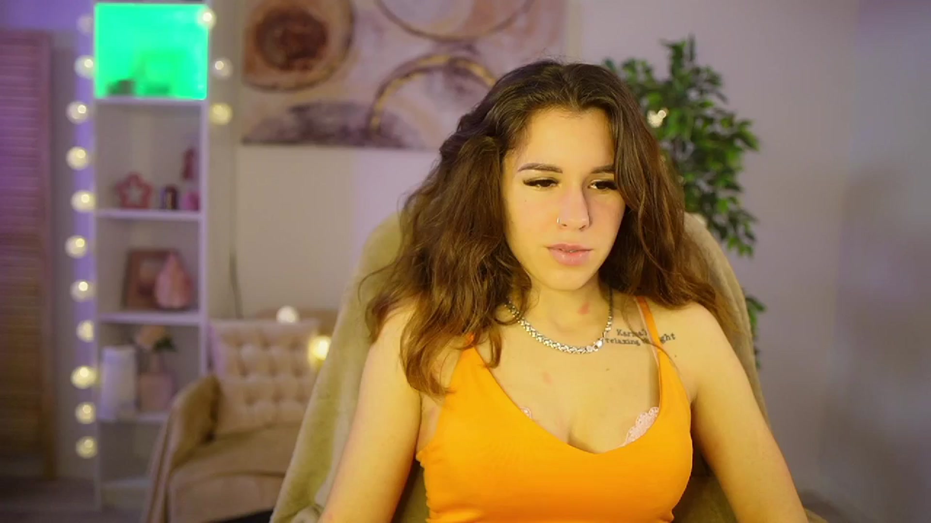 Gallery image thumbnail from Alyssa_Hall's myfreecams stream on, 04/04/2025, 15:04 image 18 of 20