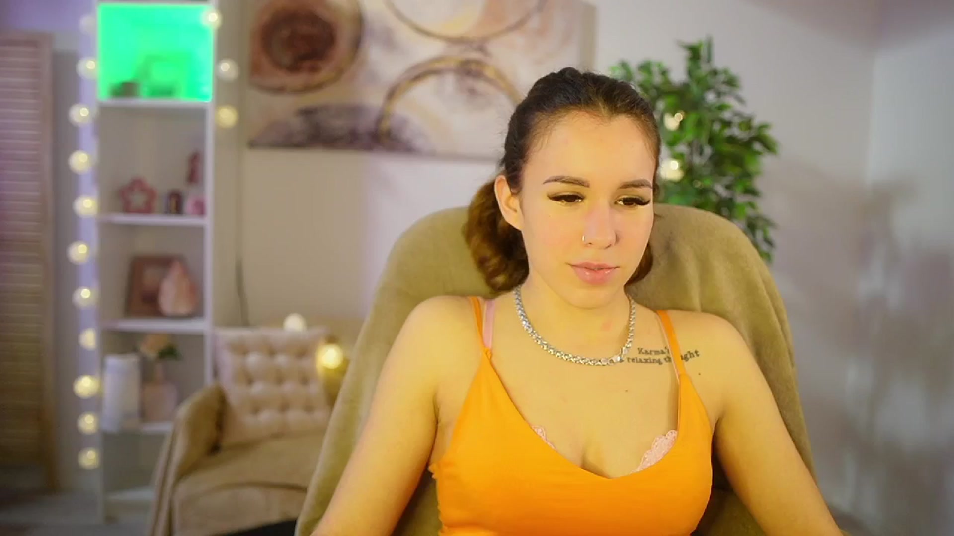 Gallery image thumbnail from Alyssa_Hall's myfreecams stream on, 04/04/2025, 15:04 image 20 of 20