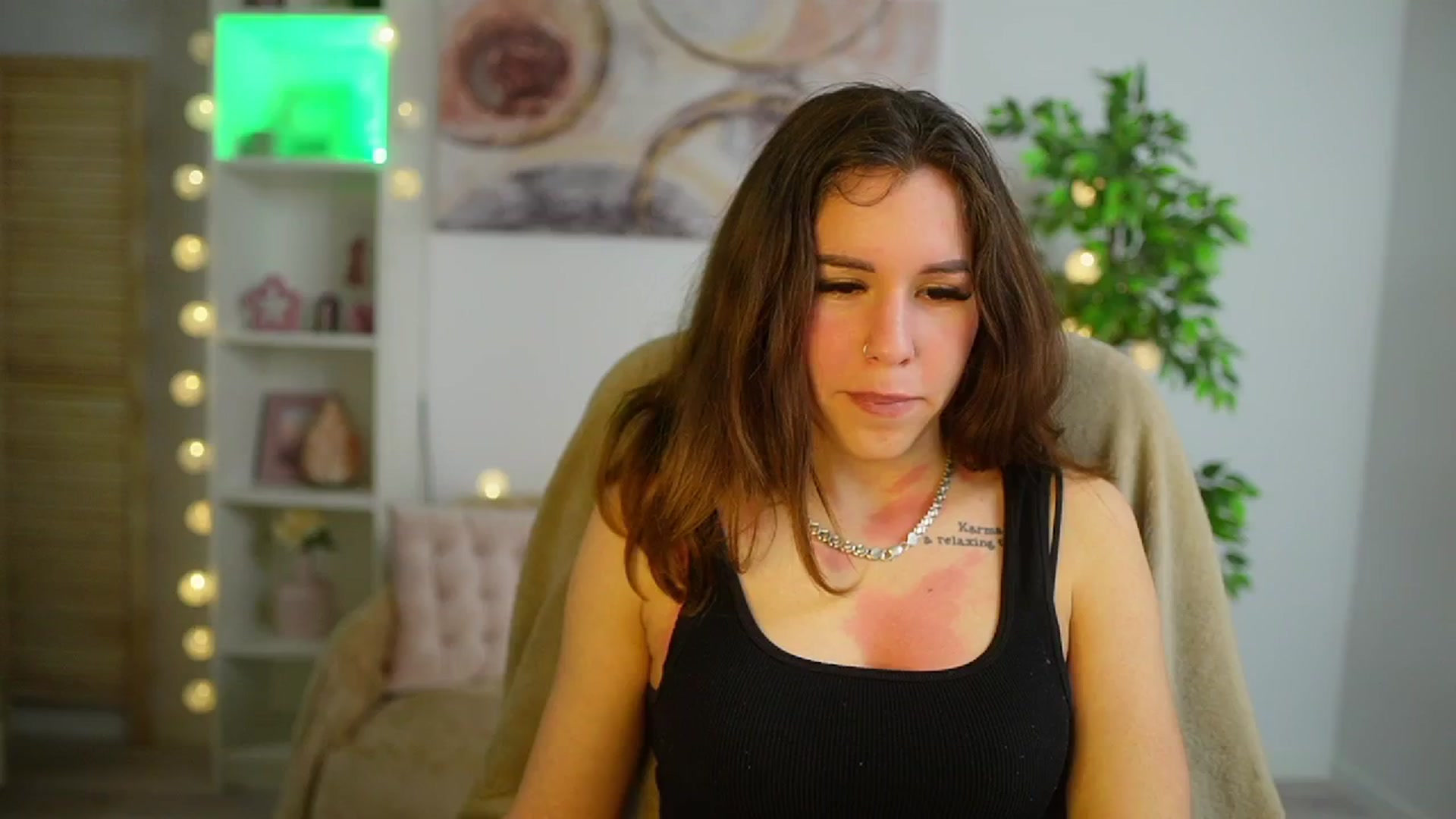 Gallery image thumbnail from Alyssa_Hall's myfreecams stream on, 04/08/2025, 14:20 image 17 of 20