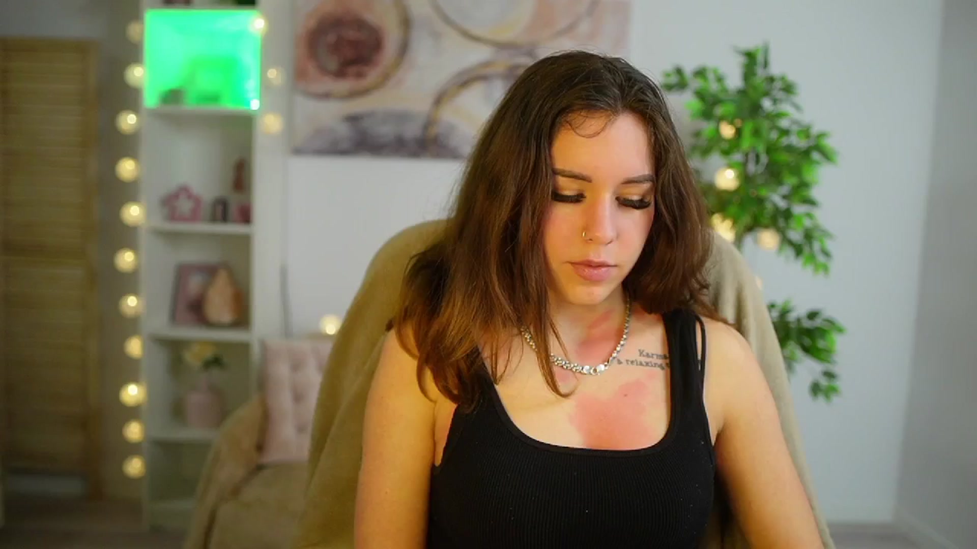 Gallery image thumbnail from Alyssa_Hall's myfreecams stream on, 04/08/2025, 14:20 image 13 of 20