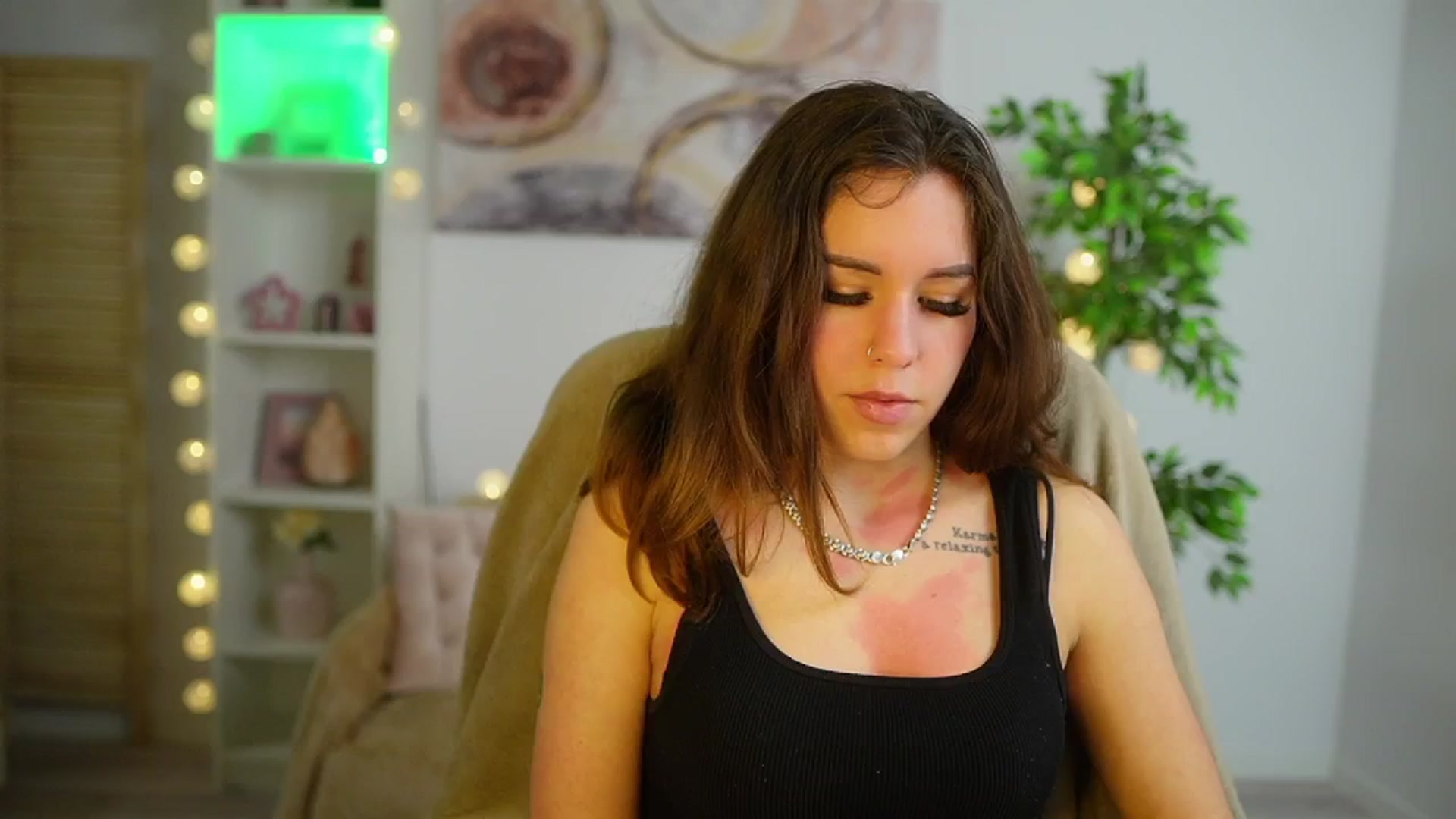 Gallery image thumbnail from Alyssa_Hall's myfreecams stream on, 04/08/2025, 14:20 image 15 of 20