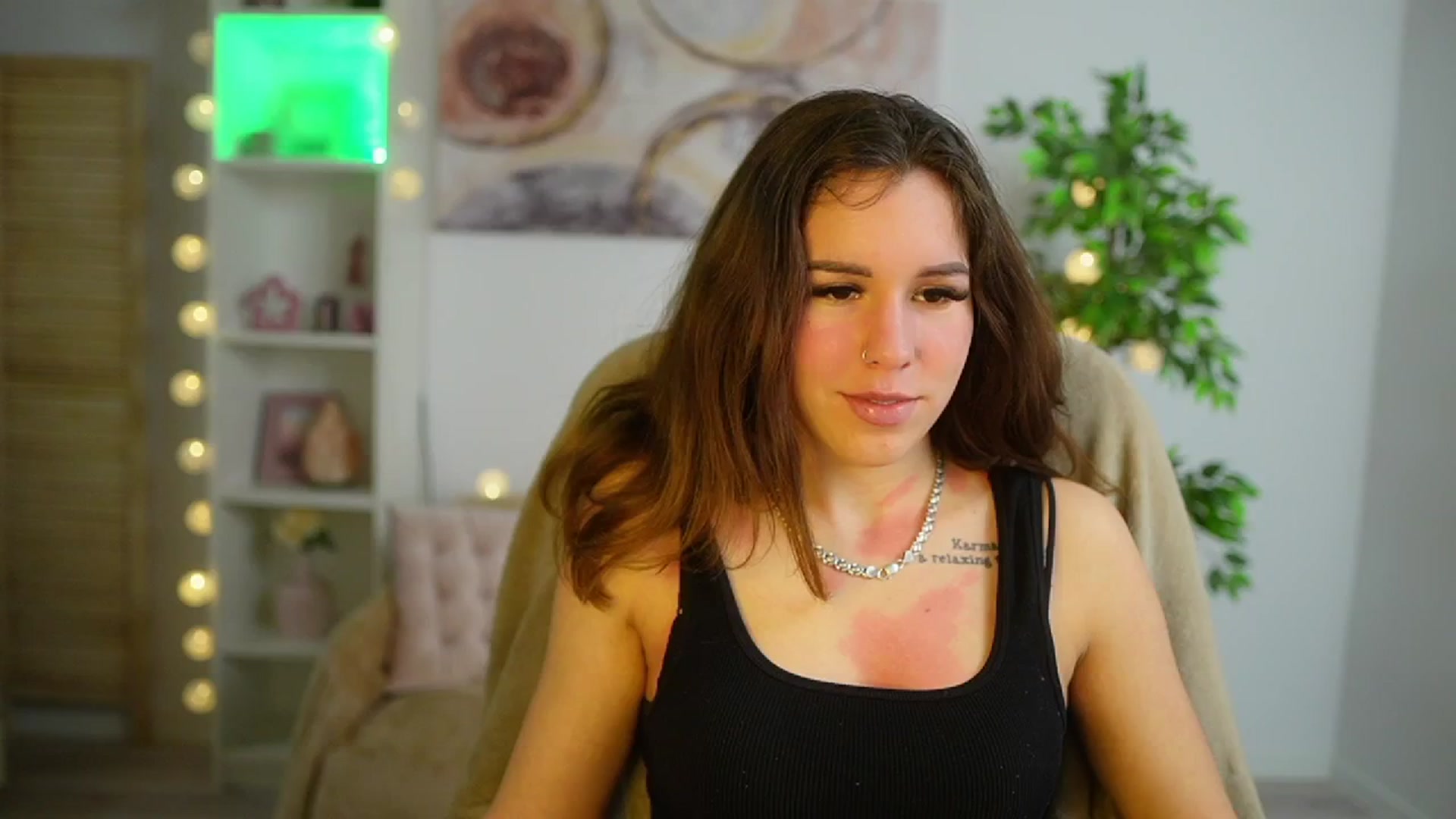 Gallery image thumbnail from Alyssa_Hall's myfreecams stream on, 04/08/2025, 14:20 image 19 of 20