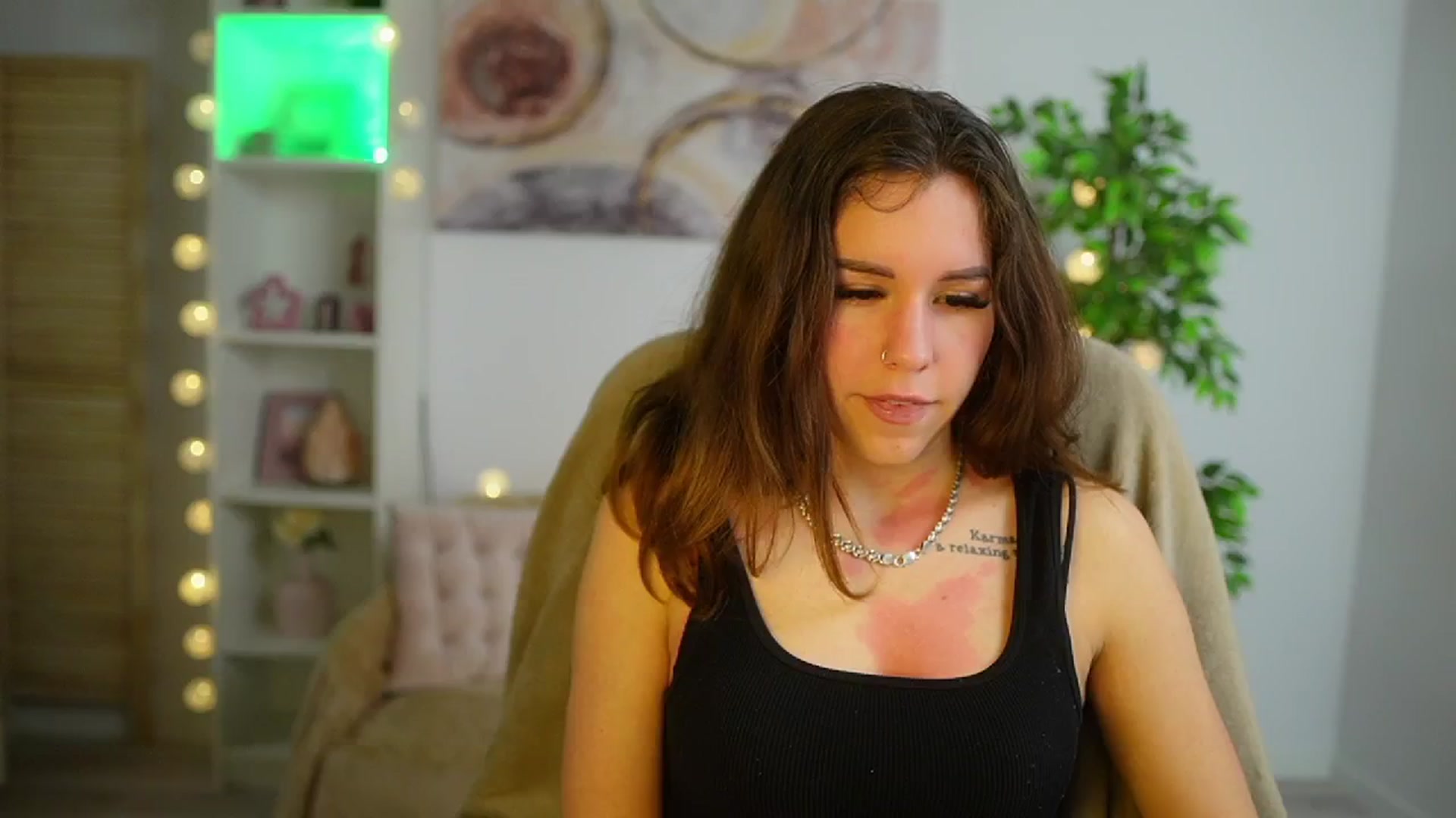 Gallery image thumbnail from Alyssa_Hall's myfreecams stream on, 04/08/2025, 14:20 image 16 of 20