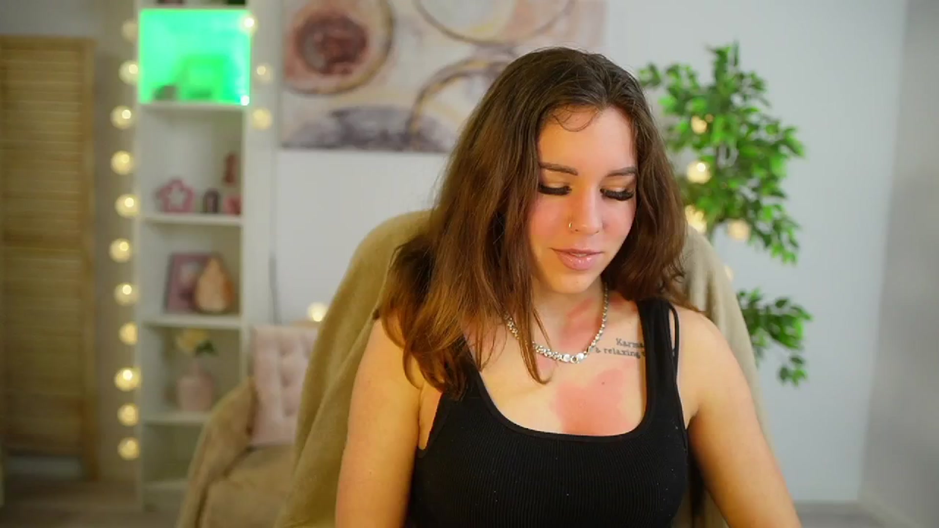 Gallery image thumbnail from Alyssa_Hall's myfreecams stream on, 04/08/2025, 14:20 image 12 of 20