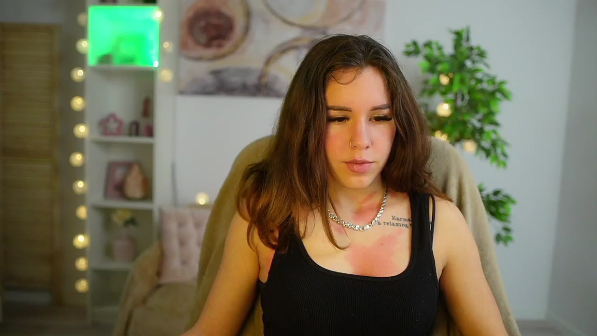 Gallery image thumbnail from Alyssa_Hall's myfreecams stream on, 04/08/2025, 14:20 image 18 of 20