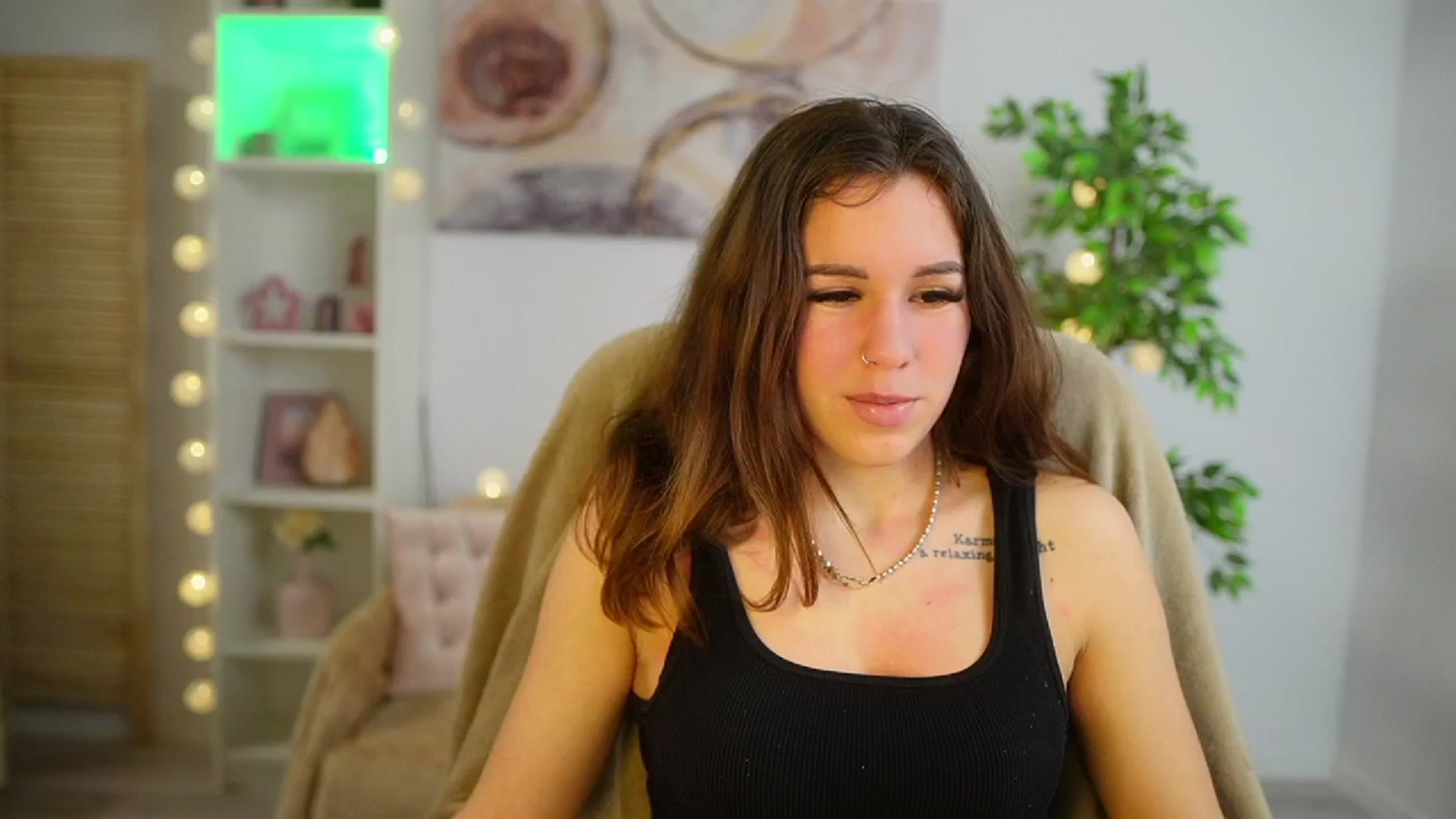 Gallery image thumbnail from Alyssa_Hall's myfreecams stream on, 04/08/2025, 15:08 image 6 of 20