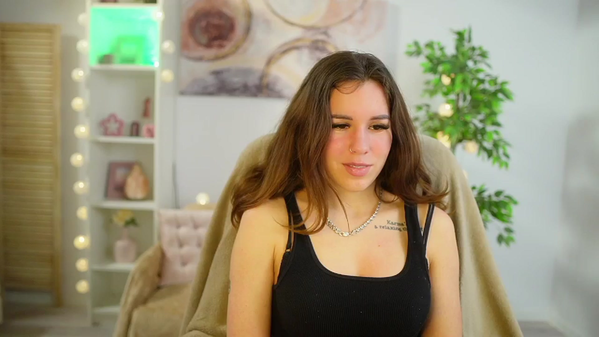 Gallery image thumbnail from Alyssa_Hall's myfreecams stream on, 04/08/2025, 15:08 image 17 of 20