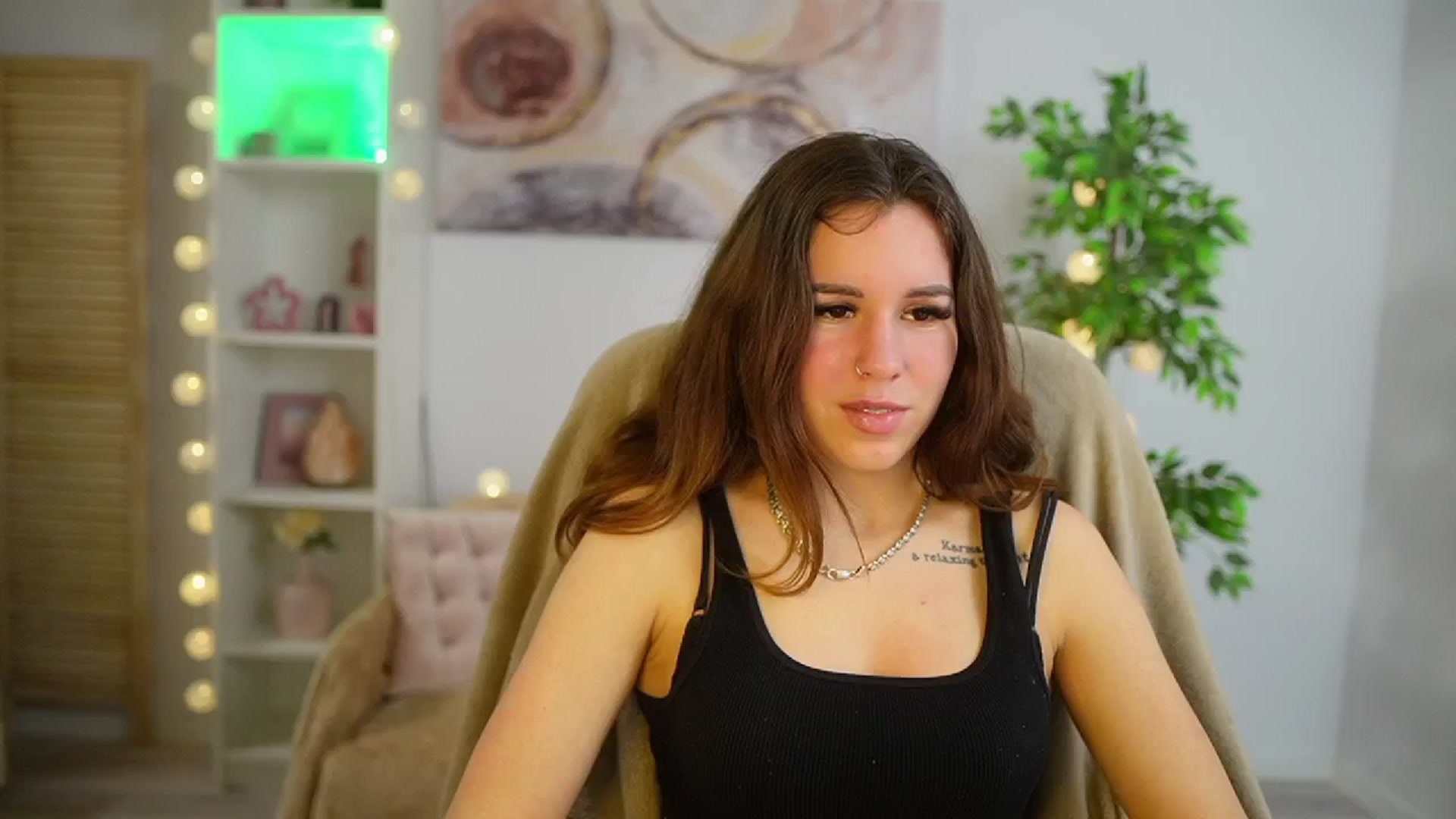 Gallery image thumbnail from Alyssa_Hall's myfreecams stream on, 04/08/2025, 15:08 image 18 of 20