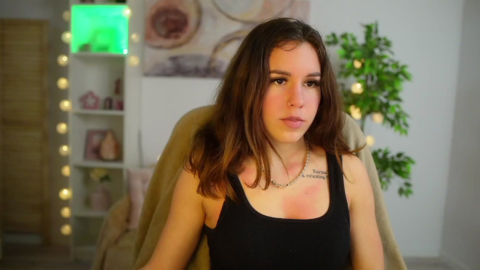 Gallery image thumbnail from Alyssa_Hall's myfreecams stream on, 04/08/2025, 15:08 image 2 of 20