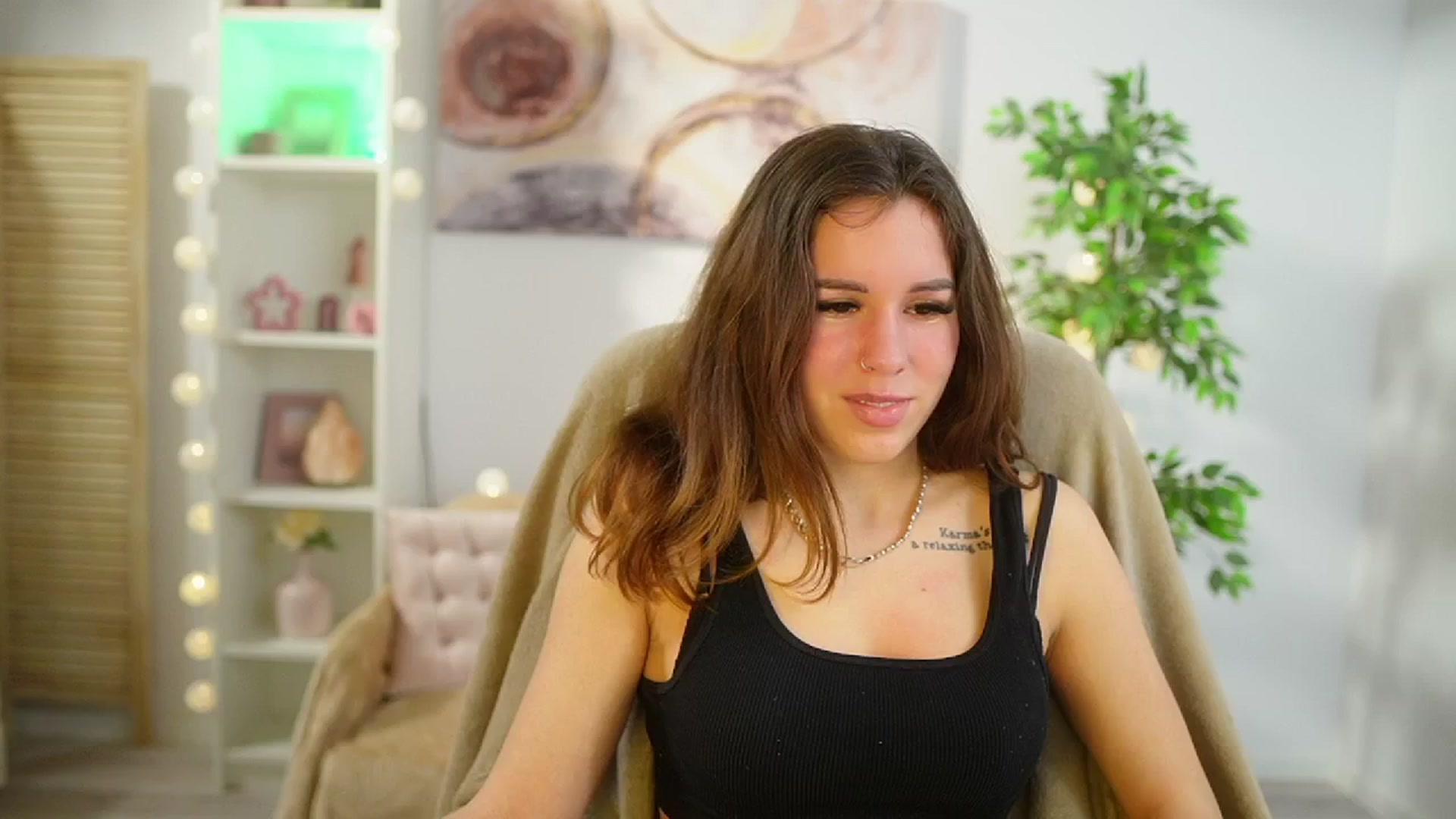 Gallery image thumbnail from Alyssa_Hall's myfreecams stream on, 04/08/2025, 15:08 image 14 of 20