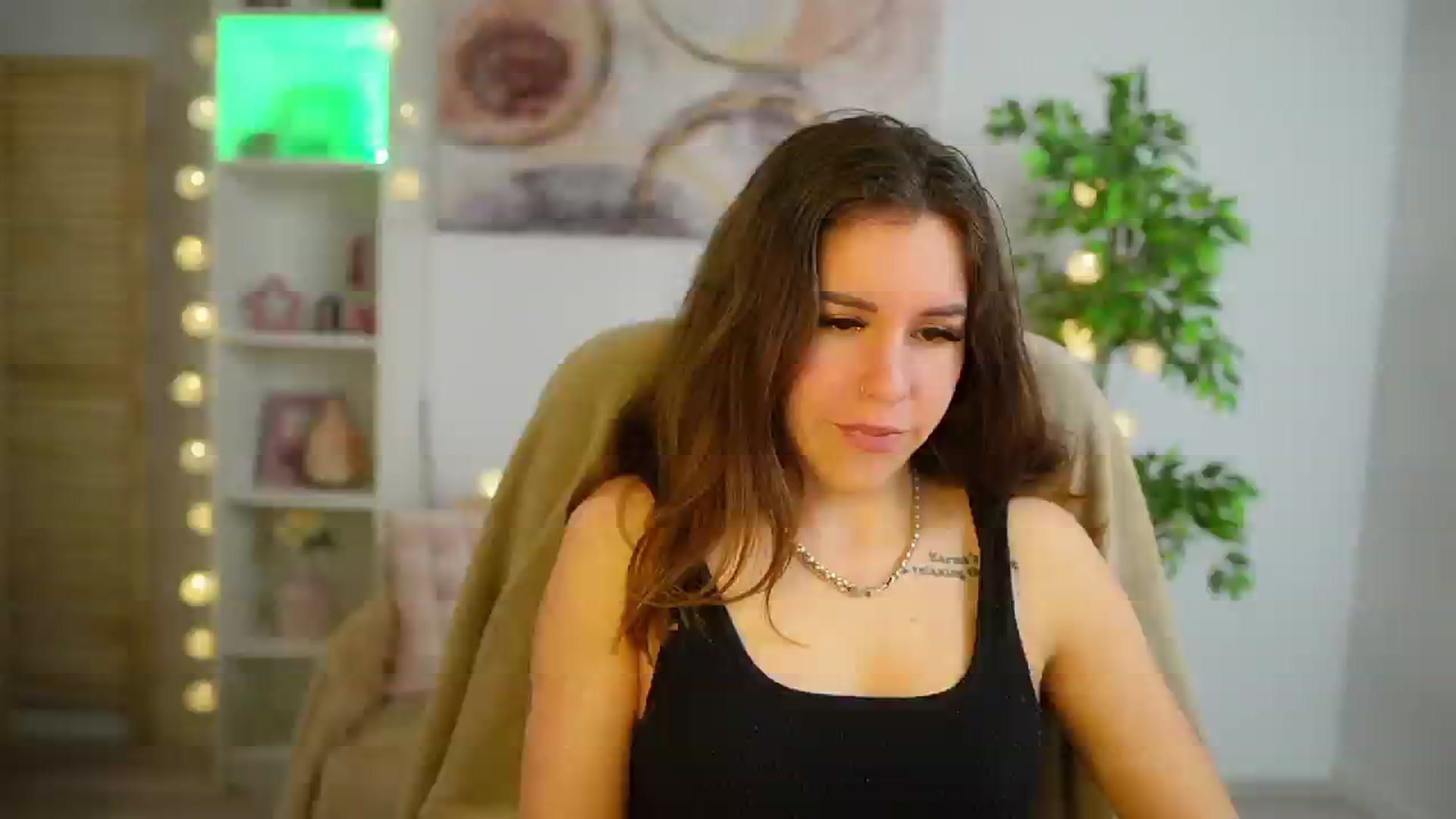 Gallery image thumbnail from Alyssa_Hall's myfreecams stream on, 04/08/2025, 16:13 image 5 of 20