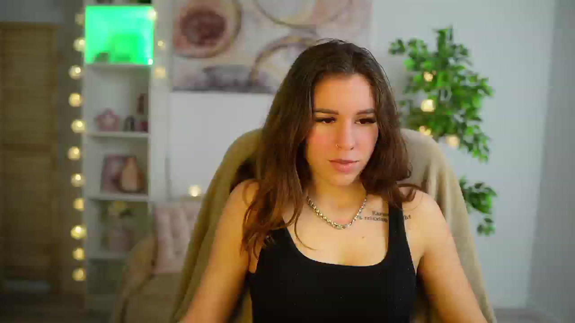 Gallery image thumbnail from Alyssa_Hall's myfreecams stream on, 04/08/2025, 16:13 image 1 of 20