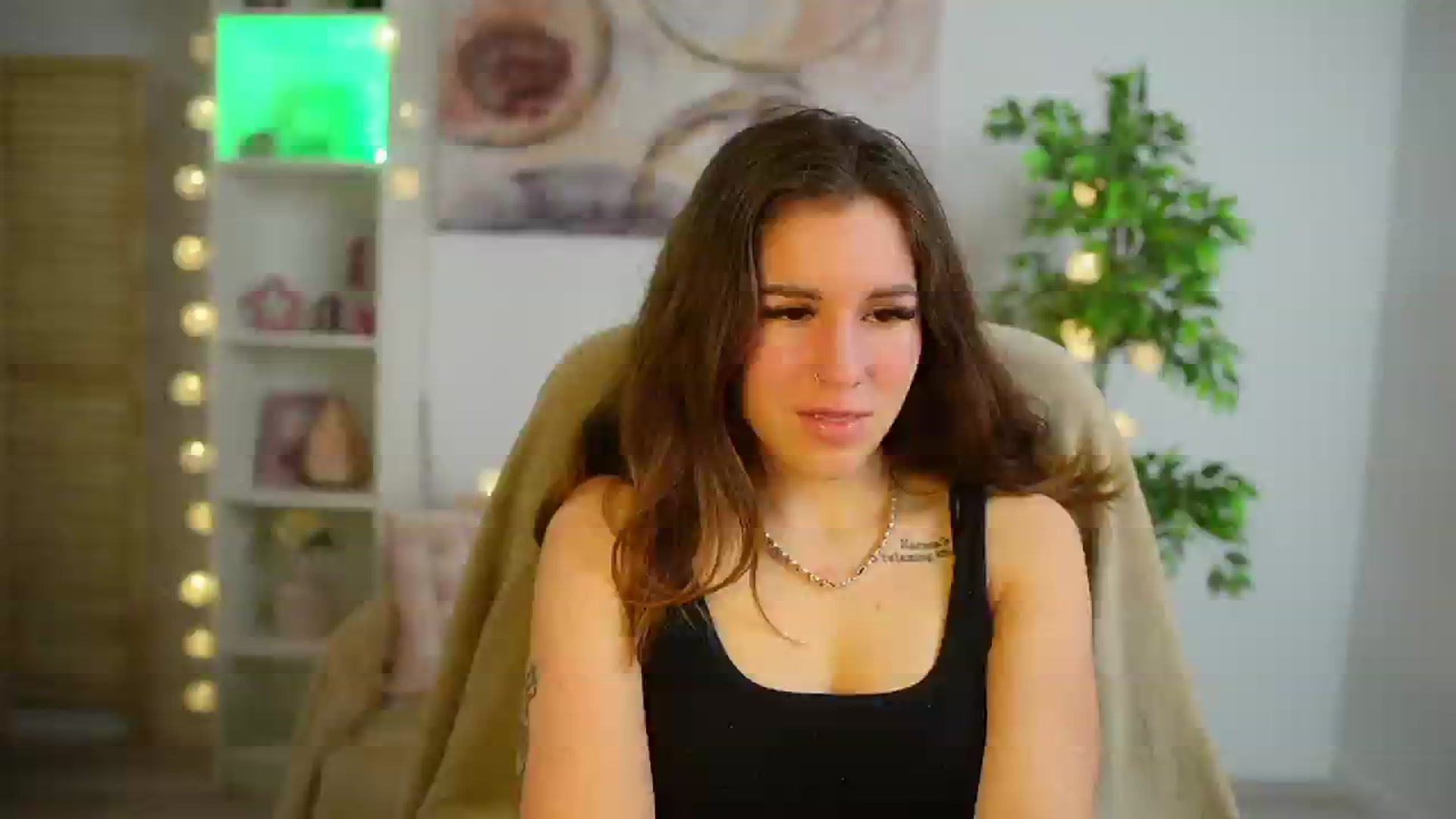 Gallery image thumbnail from Alyssa_Hall's myfreecams stream on, 04/08/2025, 16:13 image 4 of 20