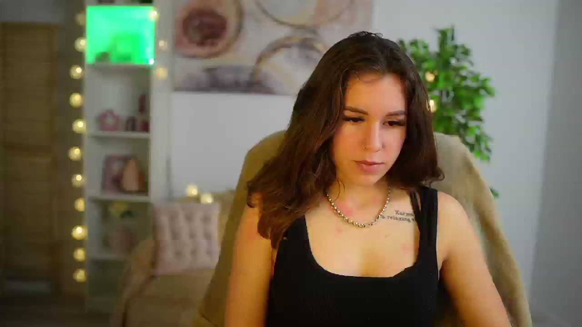 Gallery image thumbnail from Alyssa_Hall's myfreecams stream on, 04/08/2025, 17:30 image 1 of 20
