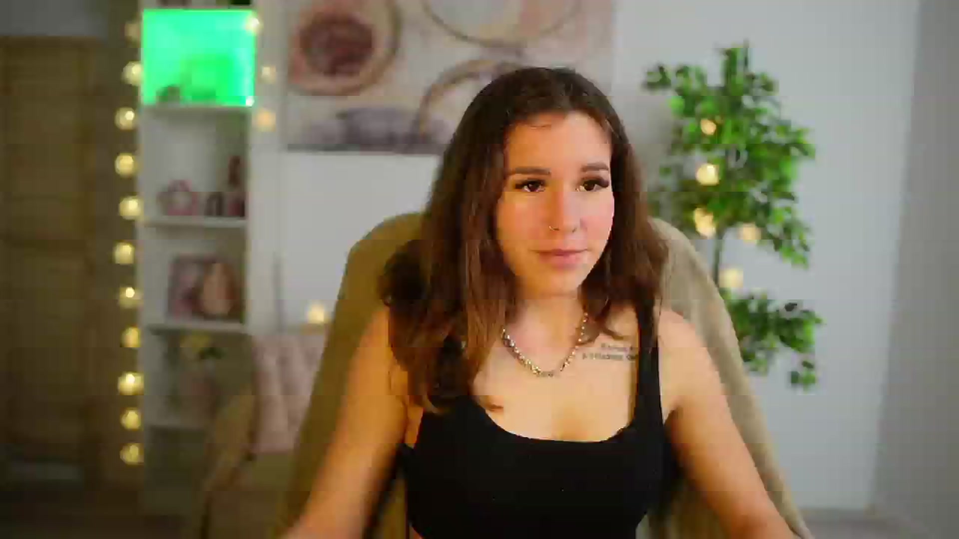 Gallery image thumbnail from Alyssa_Hall's myfreecams stream on, 04/08/2025, 17:30 image 12 of 20