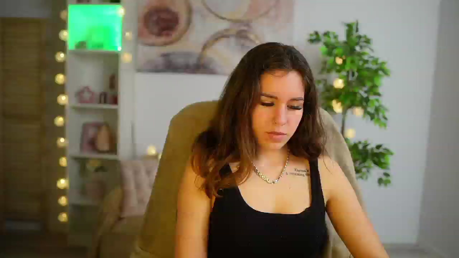 Gallery image thumbnail from Alyssa_Hall's myfreecams stream on, 04/08/2025, 17:30 image 18 of 20