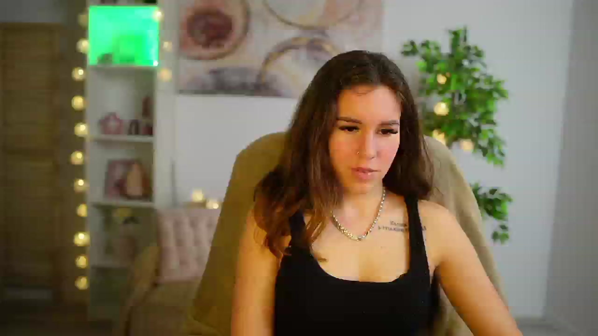 Gallery image thumbnail from Alyssa_Hall's myfreecams stream on, 04/08/2025, 17:30 image 14 of 20