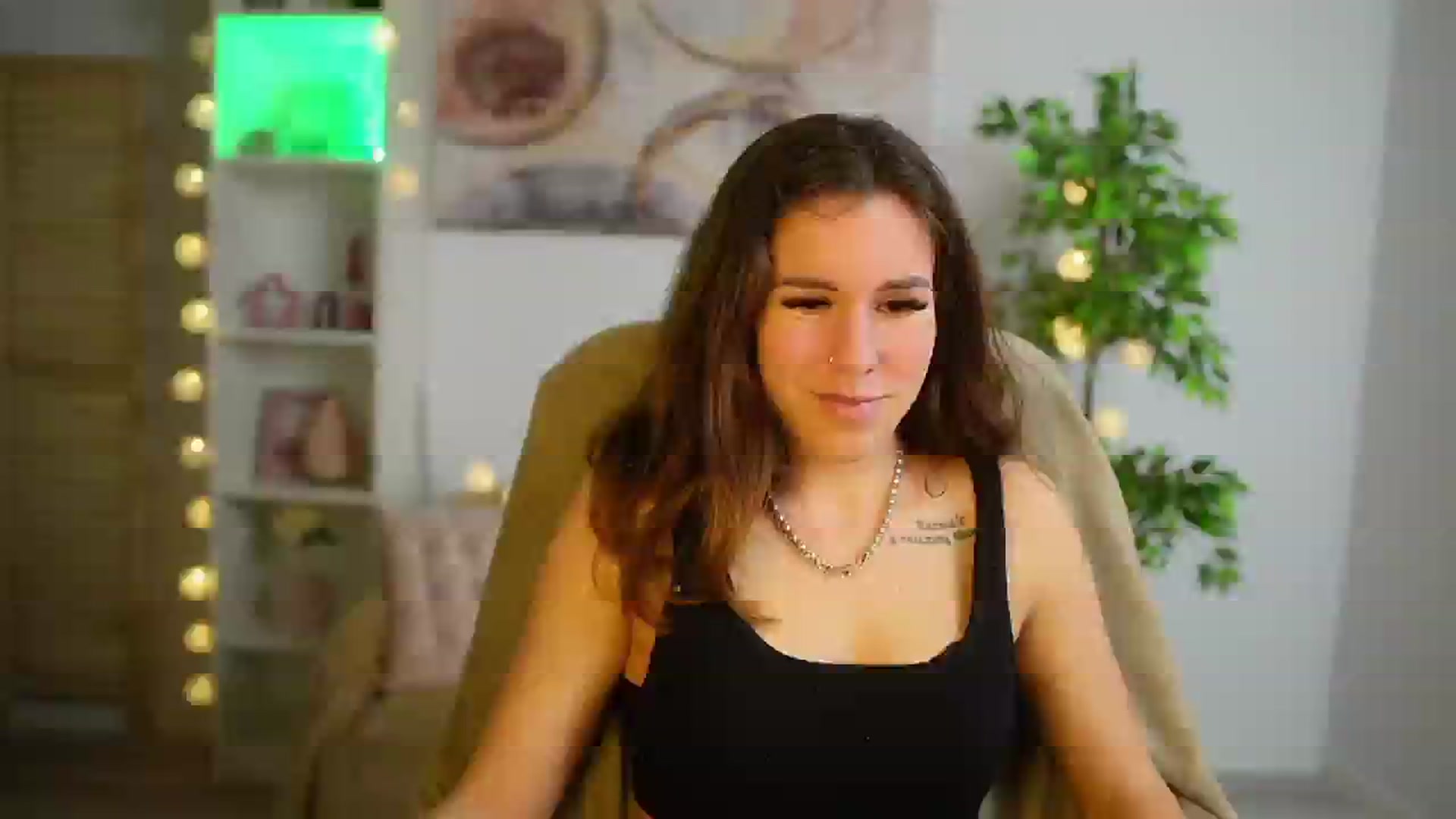 Gallery image thumbnail from Alyssa_Hall's myfreecams stream on, 04/08/2025, 17:30 image 13 of 20