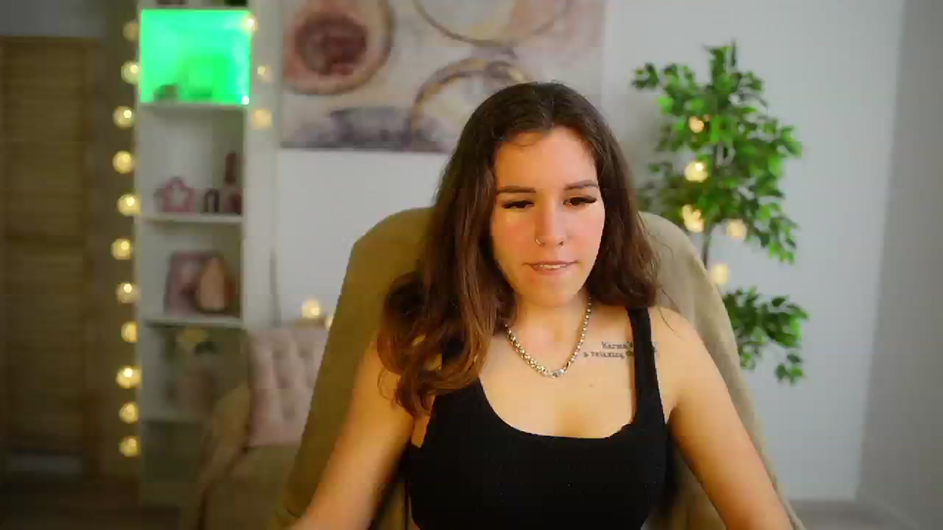 Gallery image thumbnail from Alyssa_Hall's myfreecams stream on, 04/08/2025, 17:30 image 17 of 20