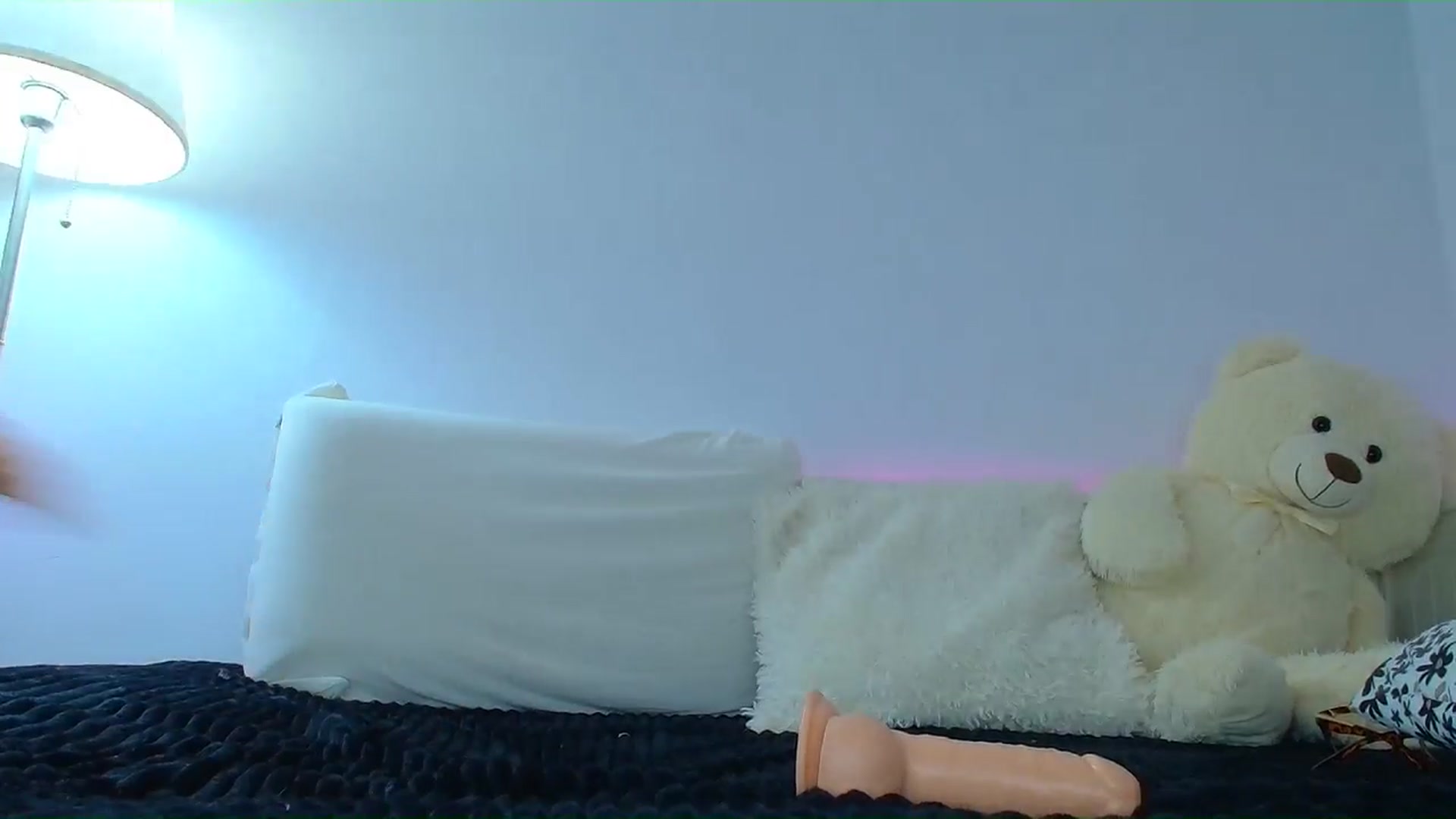 Gallery image thumbnail from Alyssa_Kate's myfreecams stream on, 12/16/2025, 19:08 image 13 of 20