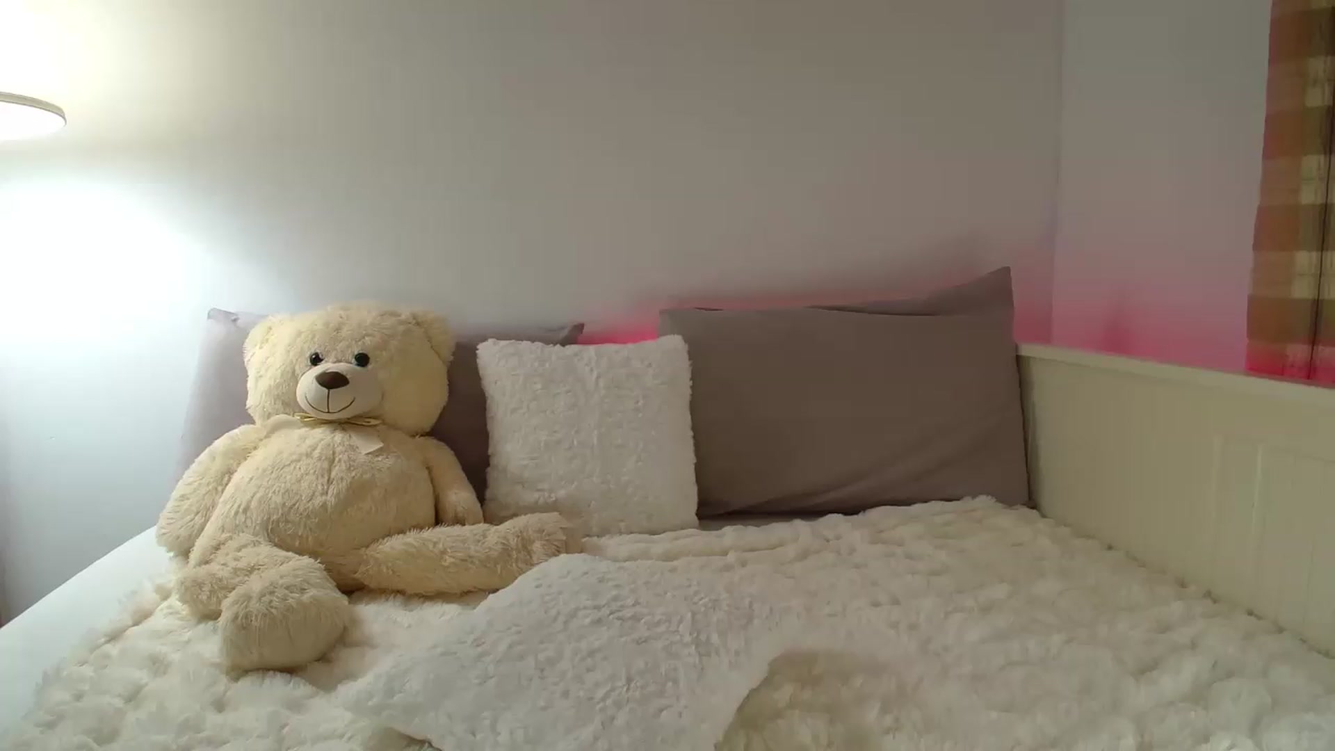Gallery image thumbnail from Alyssa_Kate's myfreecams stream on, 05/22/2026, 15:40 image 15 of 20