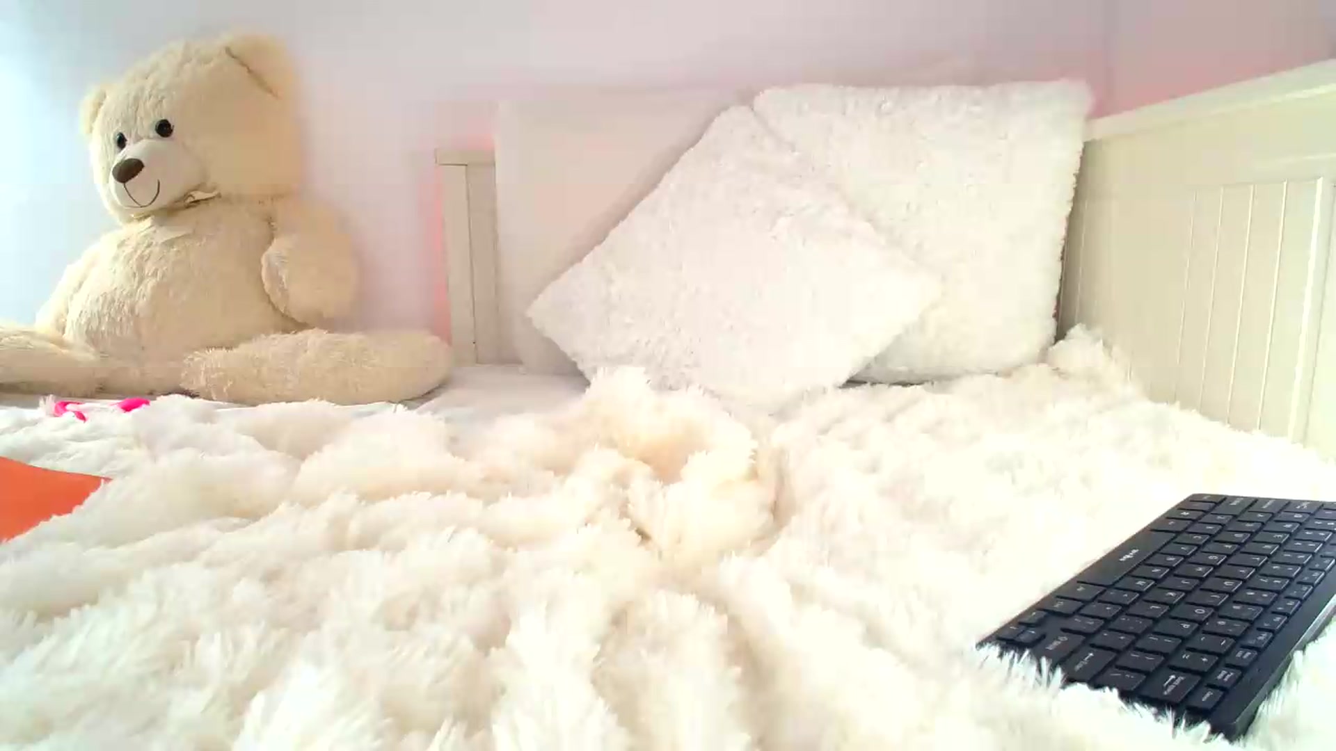 Gallery image thumbnail from Alyssa_Kate's myfreecams stream on, 05/24/2026, 17:08 image 15 of 20