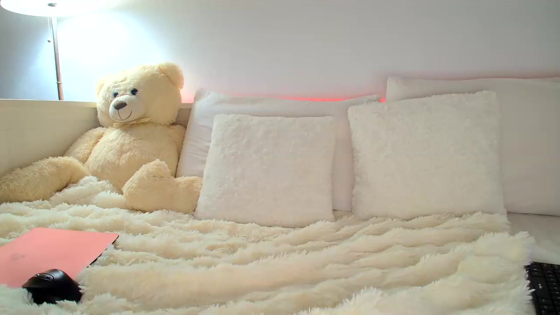 Gallery image thumbnail from Alyssa_Kate's myfreecams stream on, 06/08/2026, 18:04 image 19 of 20