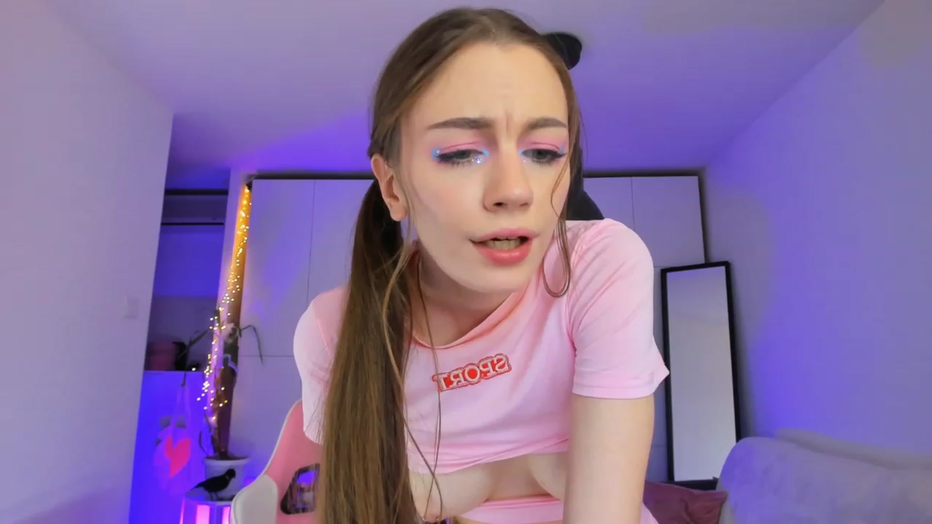 Gallery image thumbnail from Alyssa_Smit's myfreecams stream on, 11/21/2022, 11:39 image 6 of 20