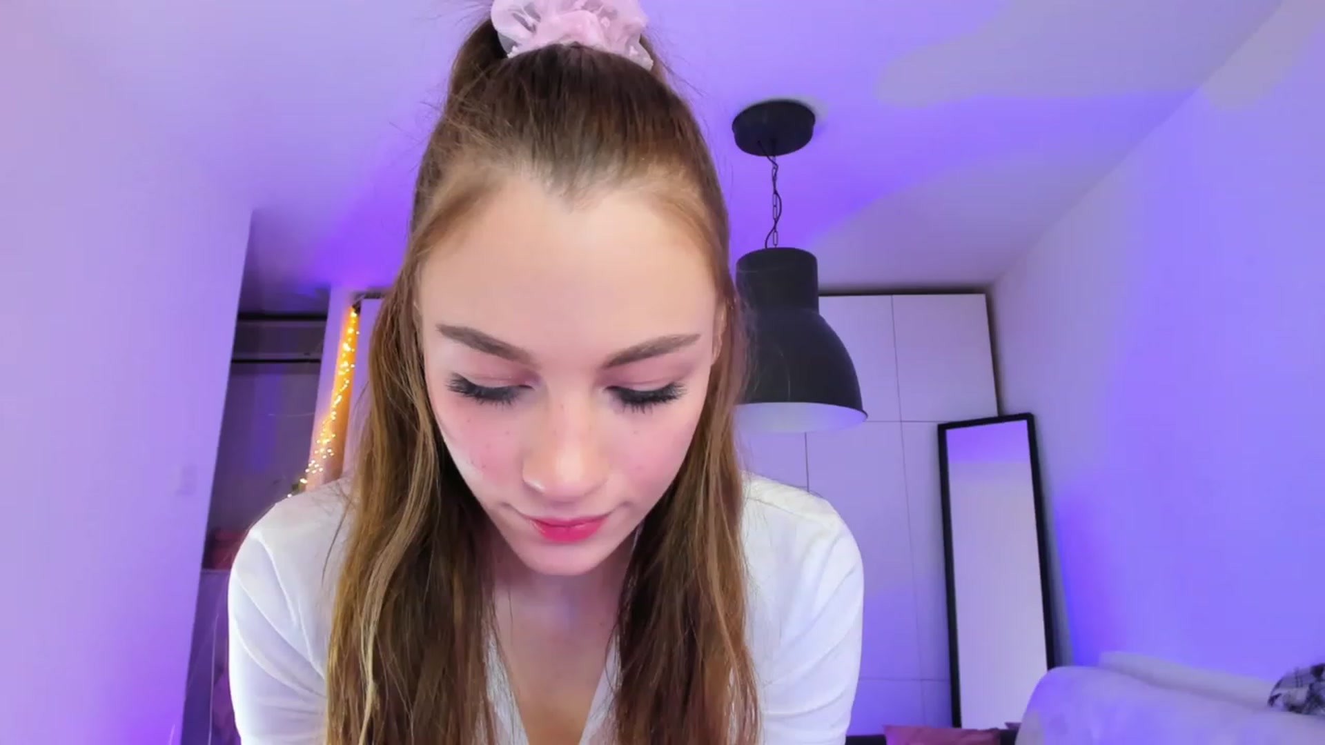 Gallery image thumbnail from Alyssa_Smit's myfreecams stream on, 11/28/2022, 05:32 image 3 of 20