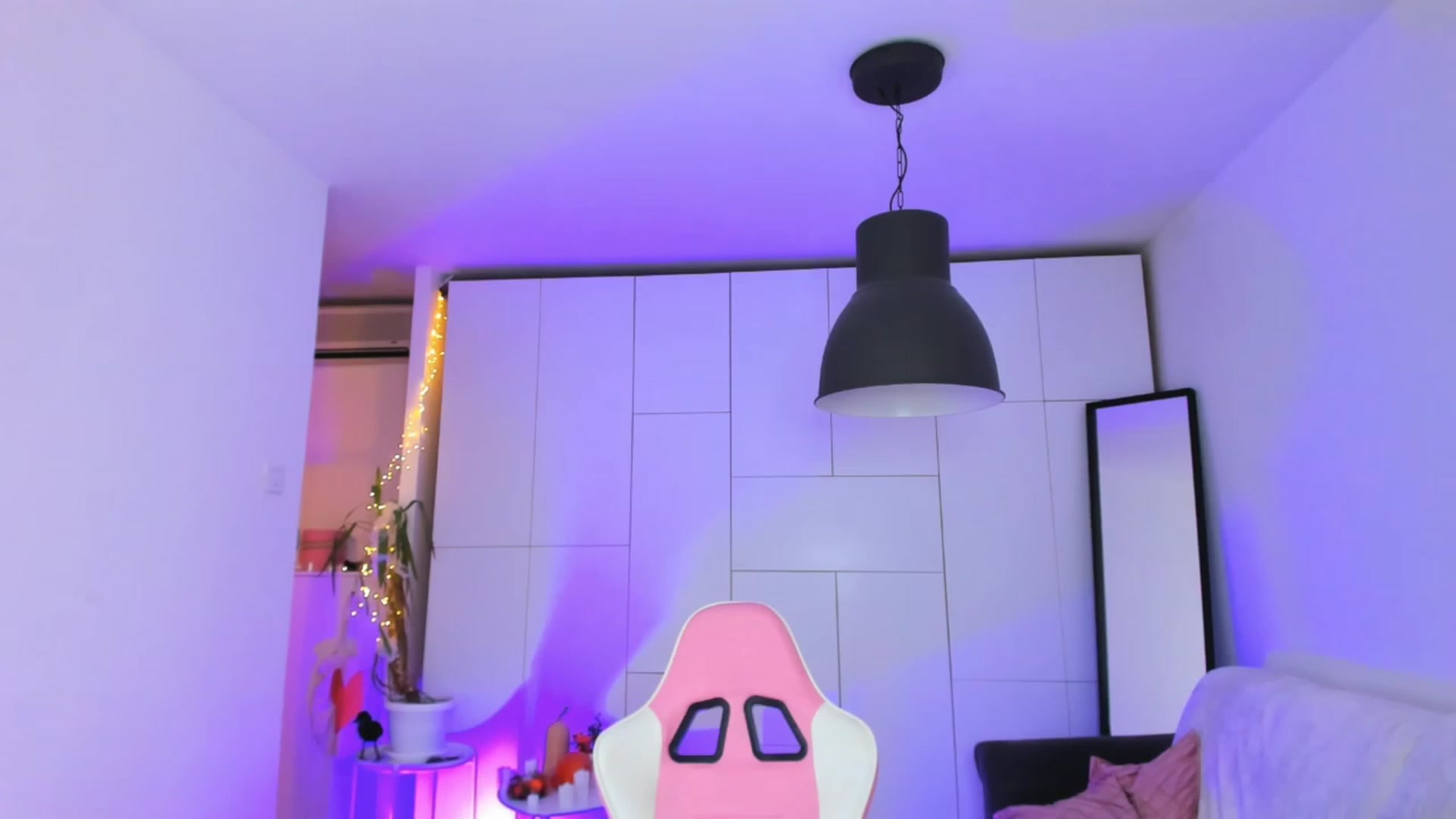 Gallery image thumbnail from Alyssa_Smit's myfreecams stream on, 12/05/2022, 08:40 image 1 of 20