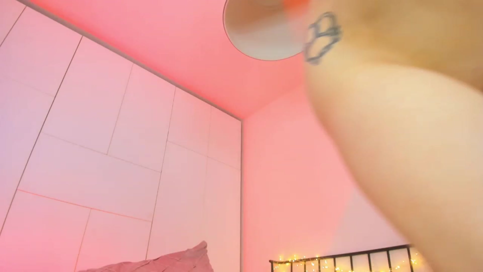 Gallery image thumbnail from Alyssa_Smit's myfreecams stream on, 12/25/2022, 09:45 image 7 of 20