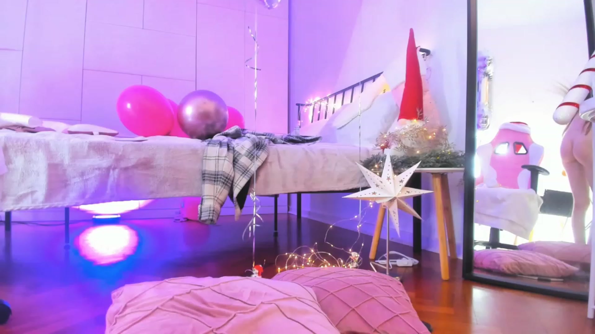 Gallery image thumbnail from Alyssa_Smit's myfreecams stream on, 12/26/2022, 08:44 image 13 of 20
