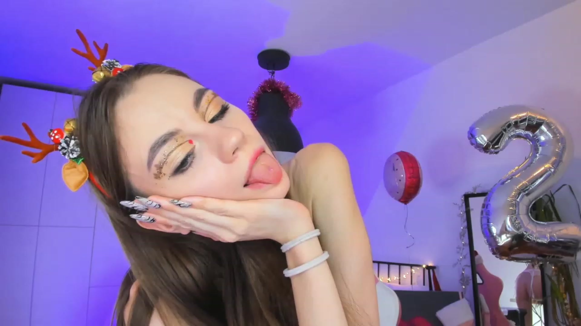 Gallery image thumbnail from Alyssa_Smit's myfreecams stream on, 12/27/2022, 11:11 image 6 of 20
