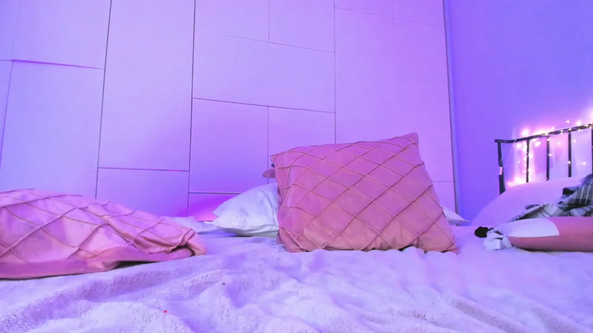 Gallery image thumbnail from Alyssa_Smit's myfreecams stream on, 02/05/2023, 11:34 image 2 of 20