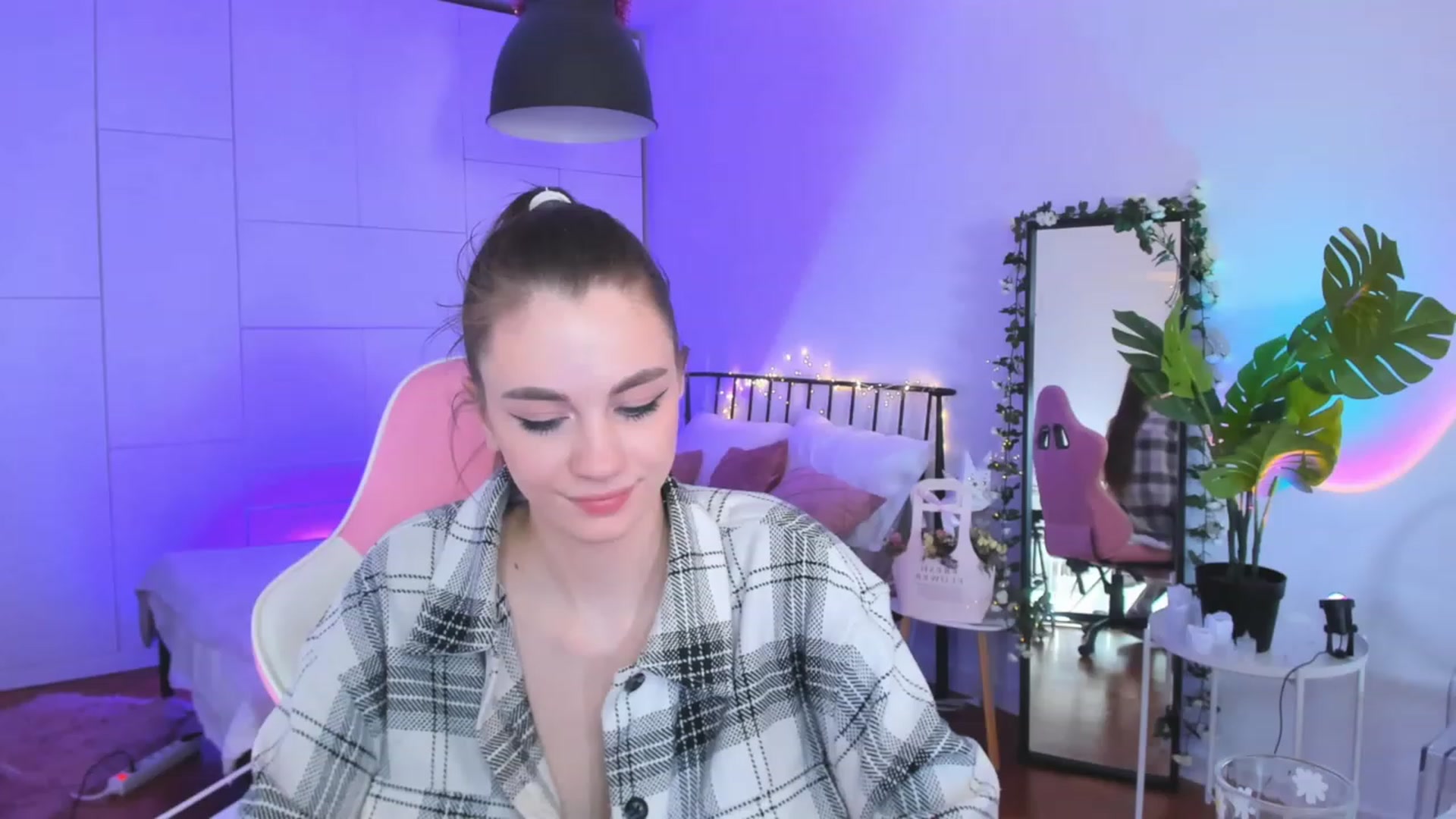 Gallery image thumbnail from Alyssa_Smit's myfreecams stream on, 03/29/2023, 10:30 image 20 of 20