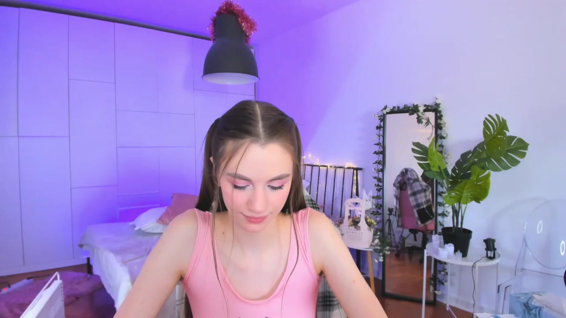 Gallery image thumbnail from Alyssa_Smit's myfreecams stream on, 04/06/2023, 10:21 image 18 of 20