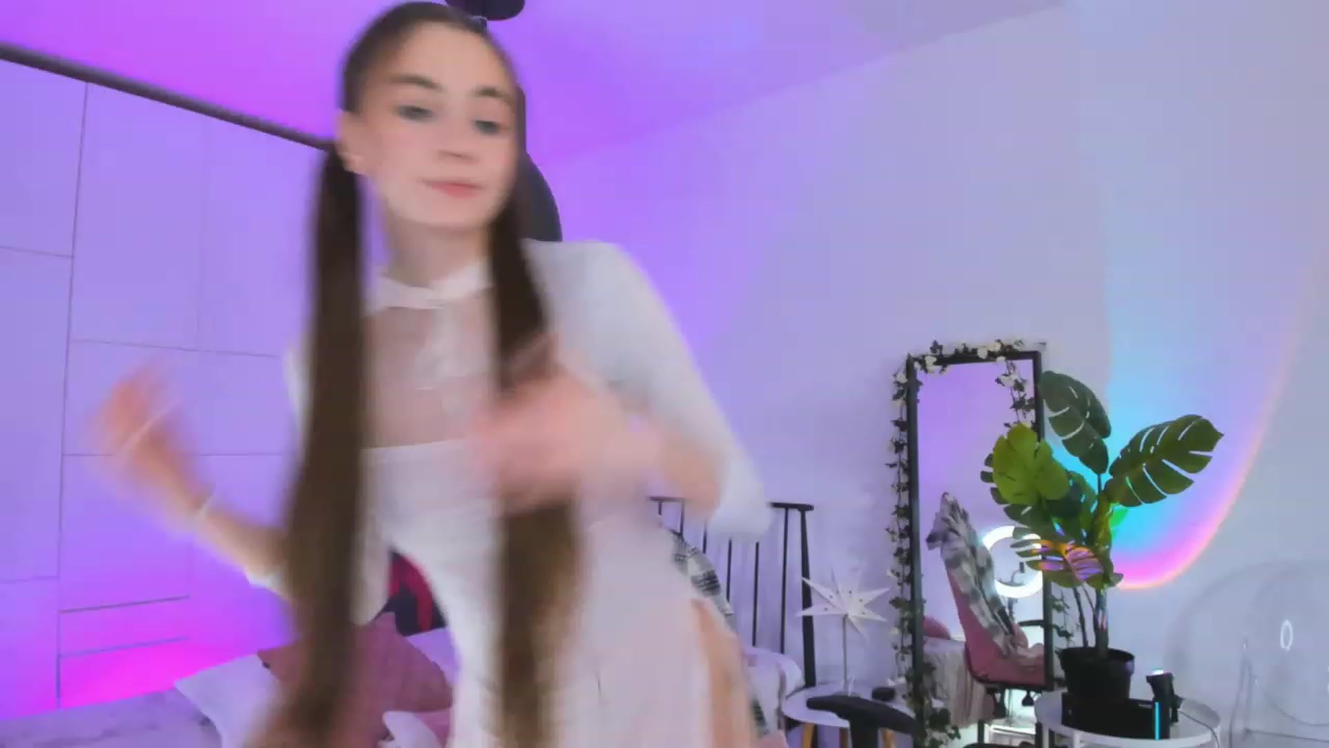 Gallery image thumbnail from Alyssa_Smit's myfreecams stream on, 04/16/2023, 07:42 image 8 of 20