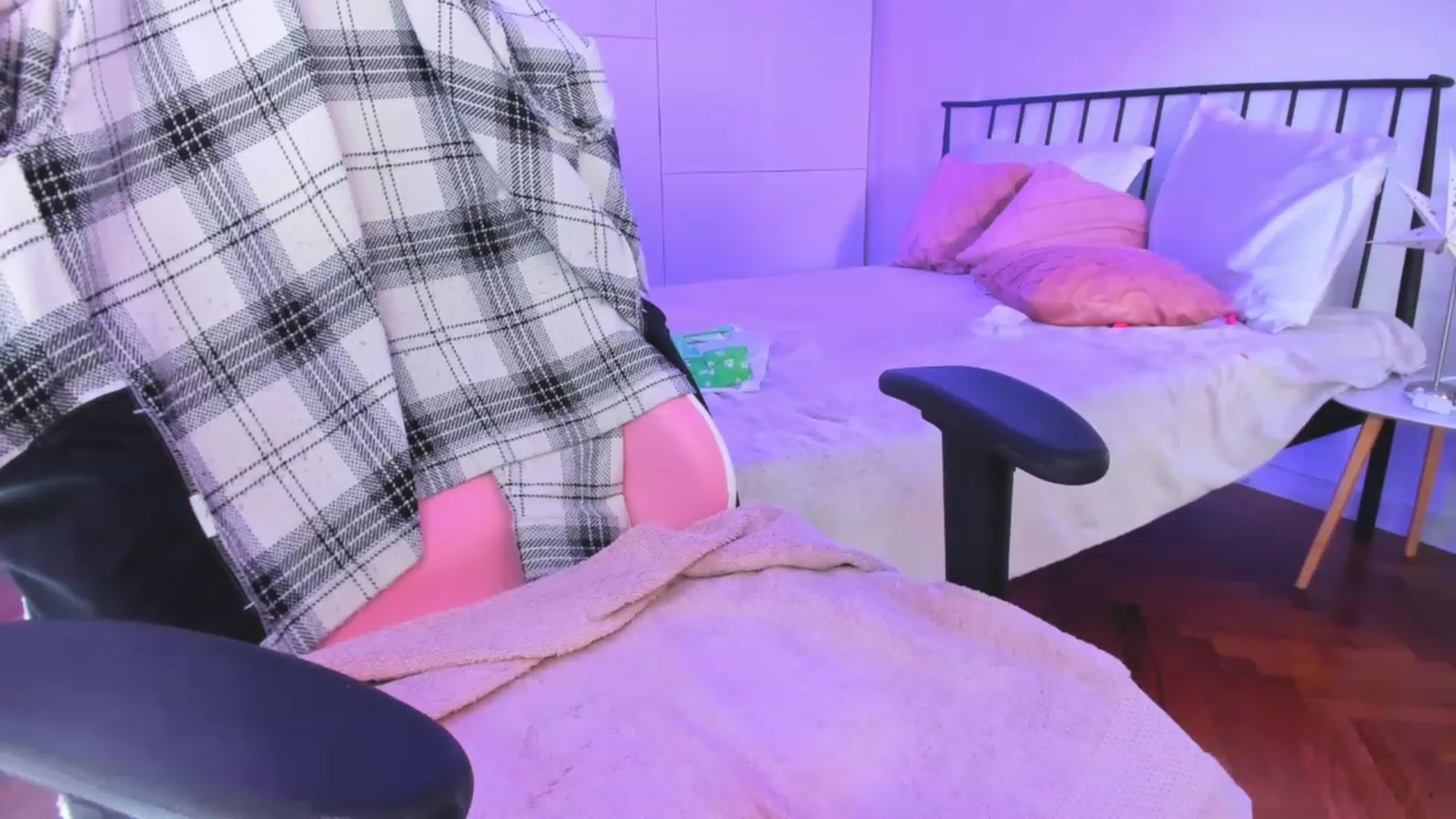 Gallery image thumbnail from Alyssa_Smit's myfreecams stream on, 05/03/2023, 09:19 image 8 of 20