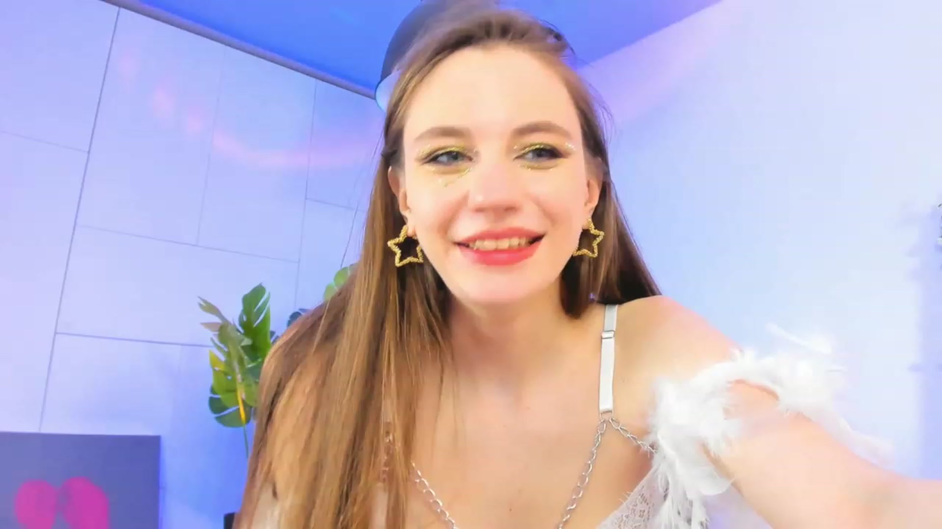 Gallery image thumbnail from Alyssa_Smit's myfreecams stream on, 05/15/2023, 11:38 image 1 of 20