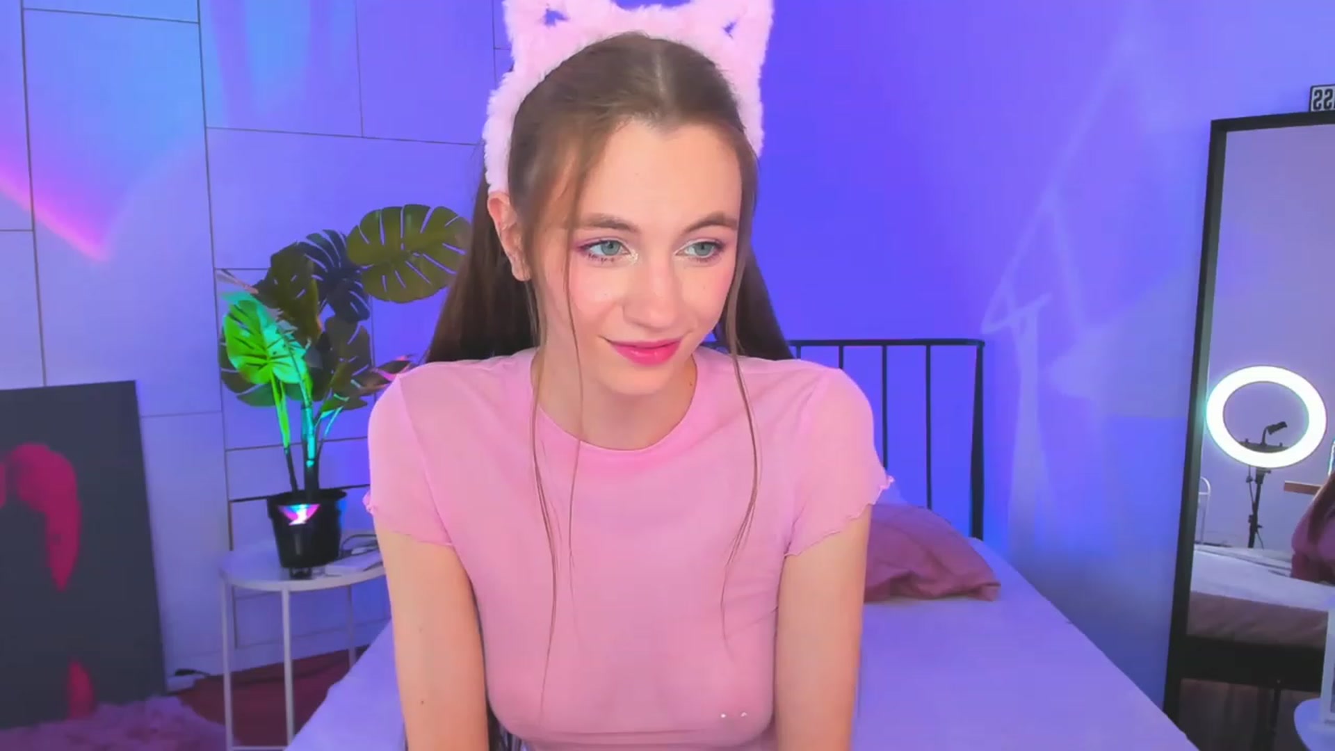 Gallery image thumbnail from Alyssa_Smit's myfreecams stream on, 08/16/2023, 11:43 image 10 of 20