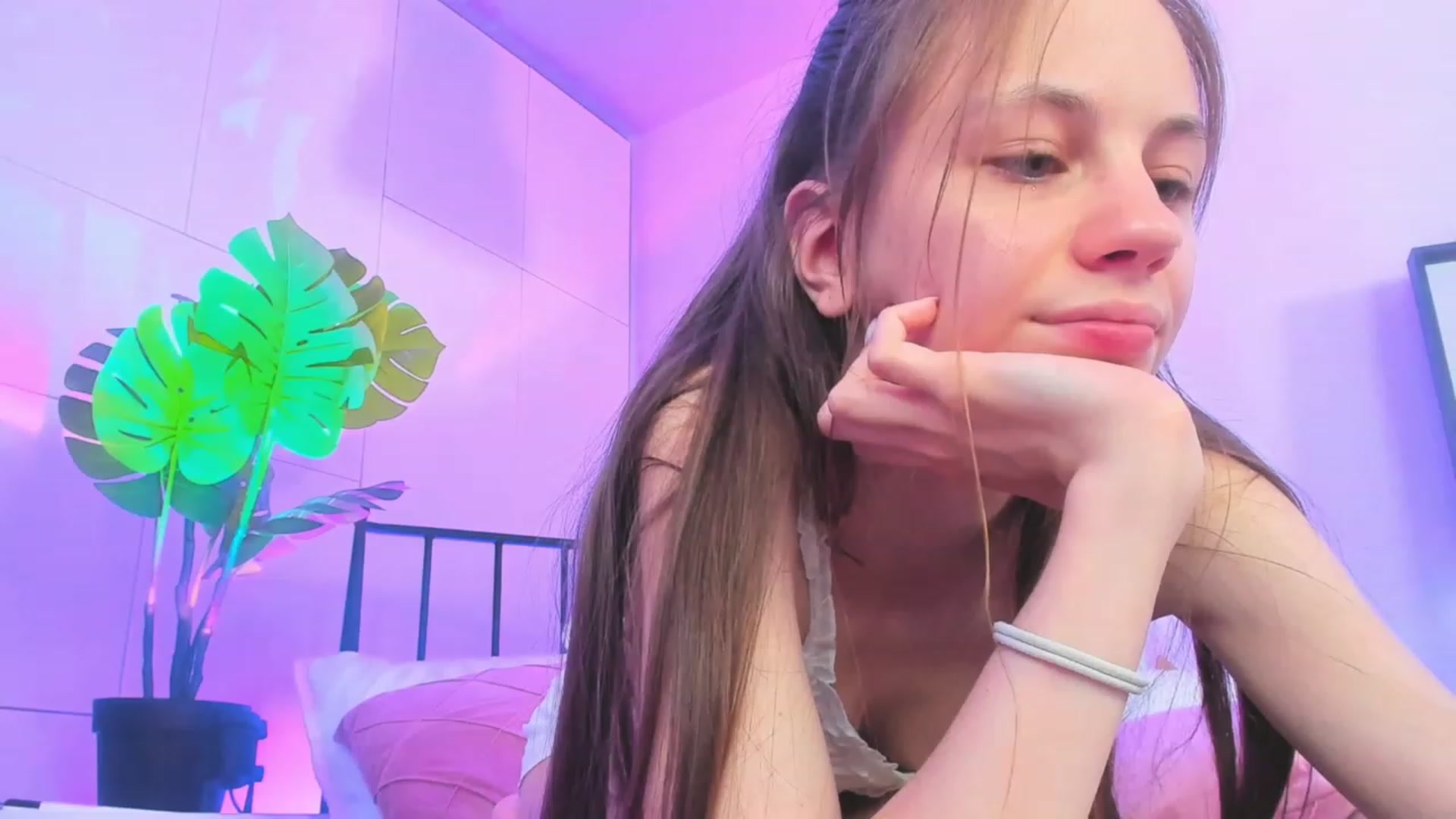 Gallery image thumbnail from Alyssa_Smit's myfreecams stream on, 08/27/2023, 12:27 image 13 of 20