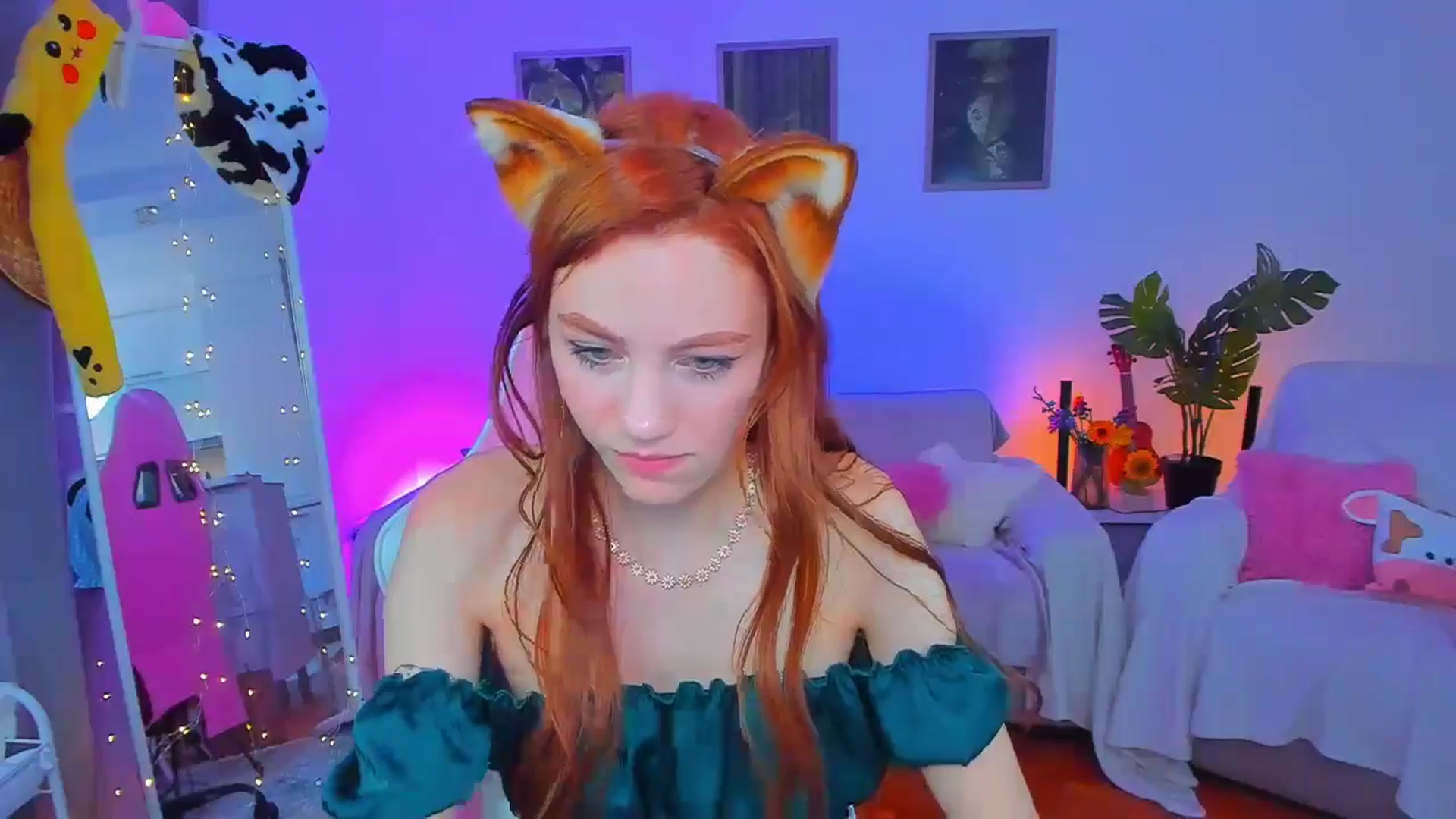 Gallery image thumbnail from Alyssa_Smit's myfreecams stream on, 10/23/2024, 13:19 image 9 of 20