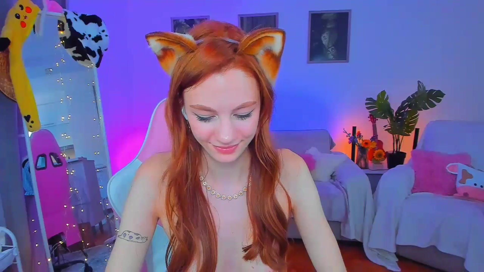 Gallery image thumbnail from Alyssa_Smit's myfreecams stream on, 10/23/2024, 13:19 image 12 of 20