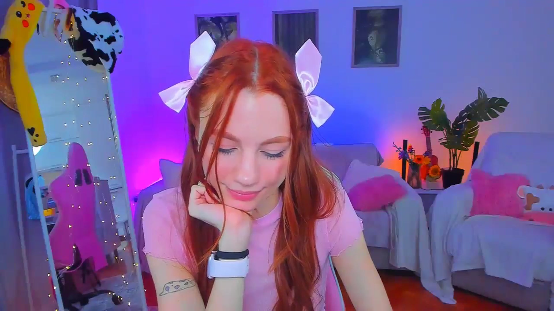Gallery image thumbnail from Alyssa_Smit's myfreecams stream on, 10/24/2024, 12:50 image 7 of 20